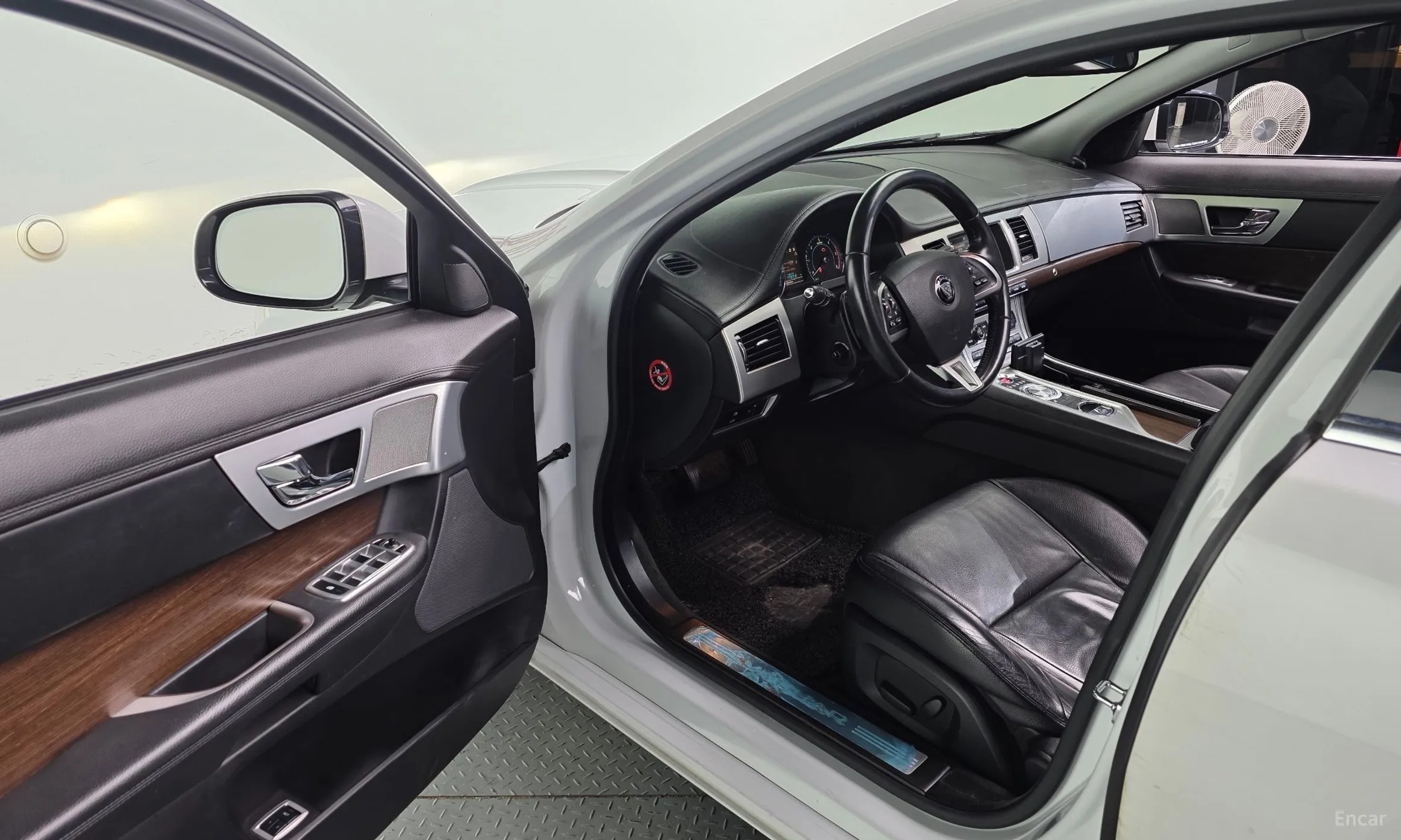 Jaguar New XF превью 11