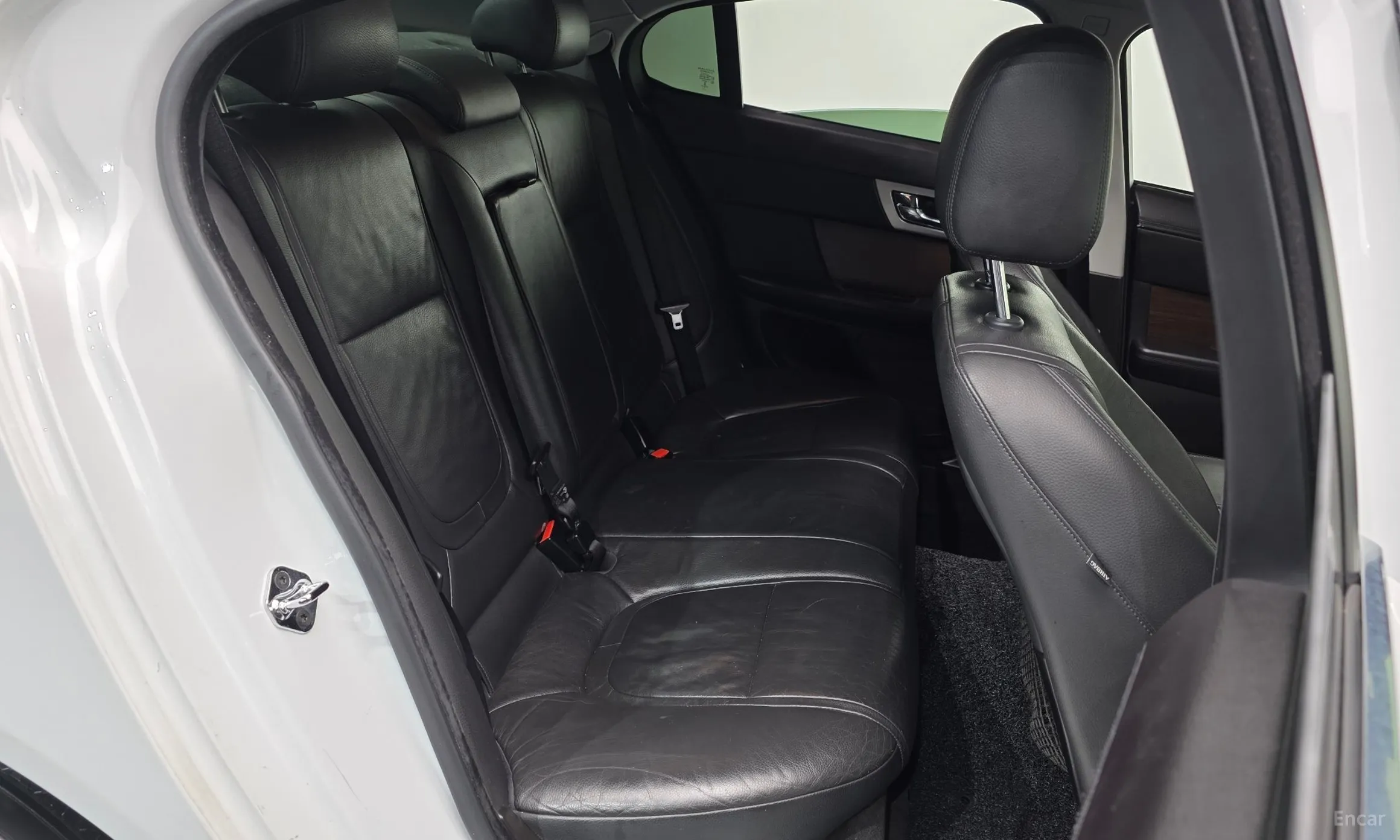 Jaguar New XF превью 12