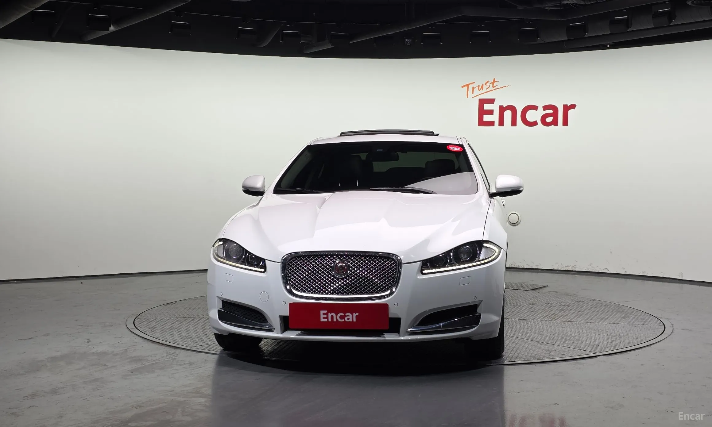 Jaguar New XF превью 3
