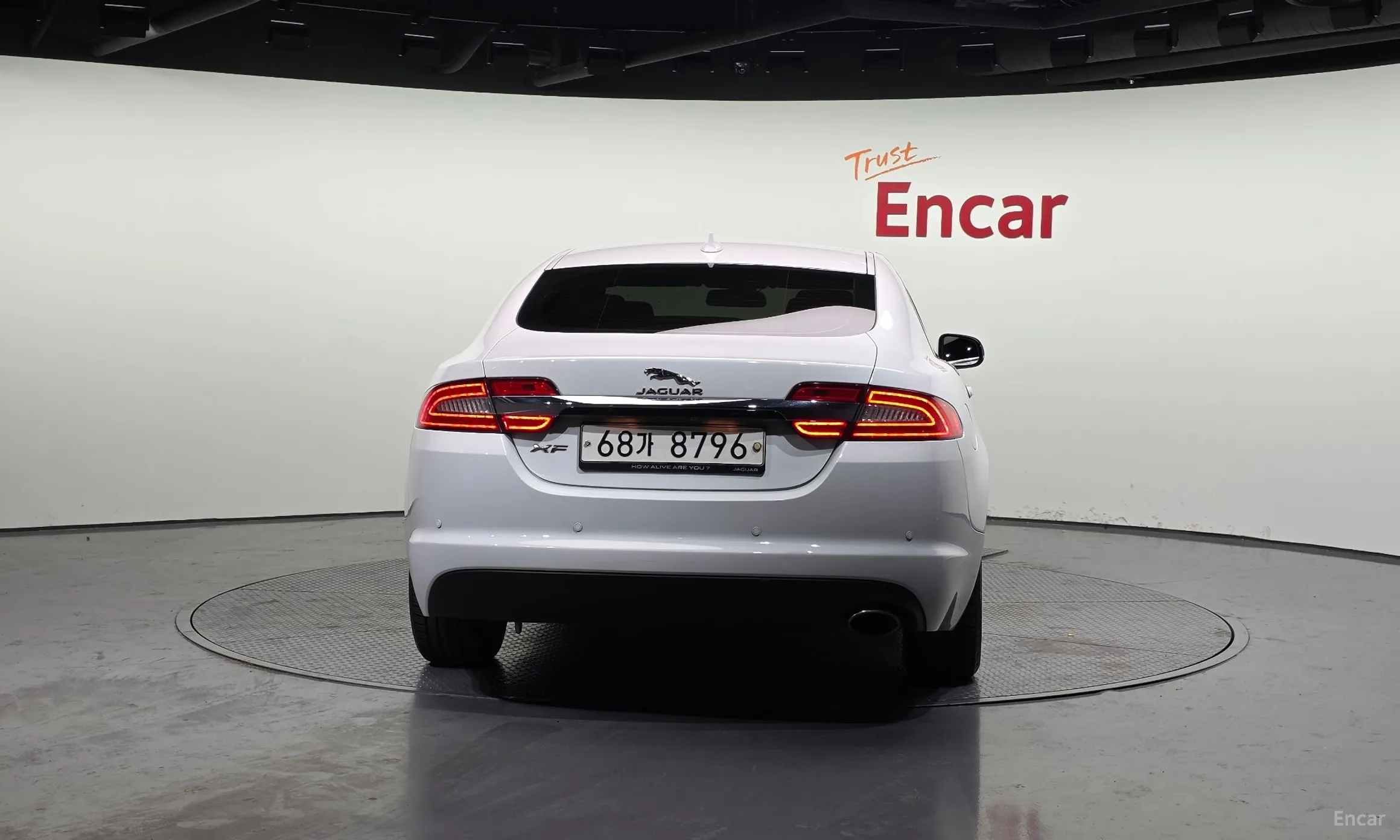 Jaguar New XF превью 4