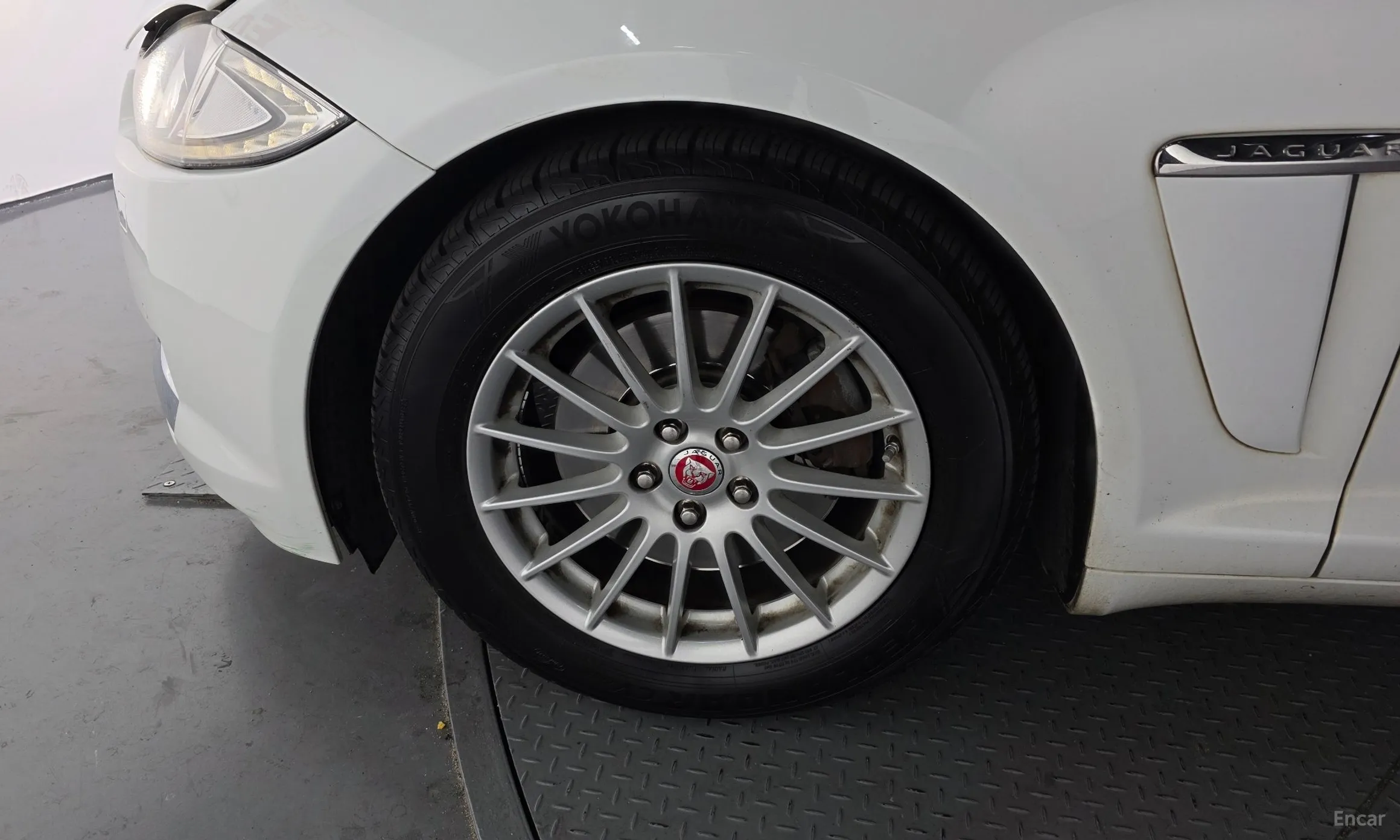 Jaguar New XF превью 5