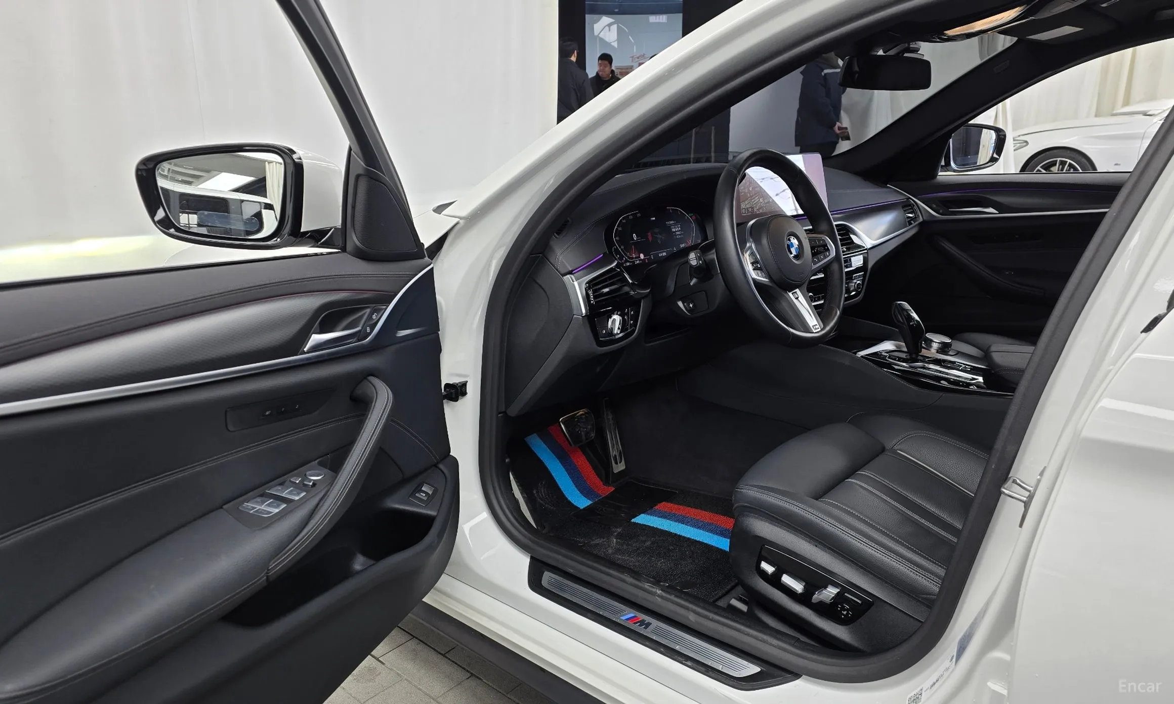 BMW 5 Series (G30) превью 10