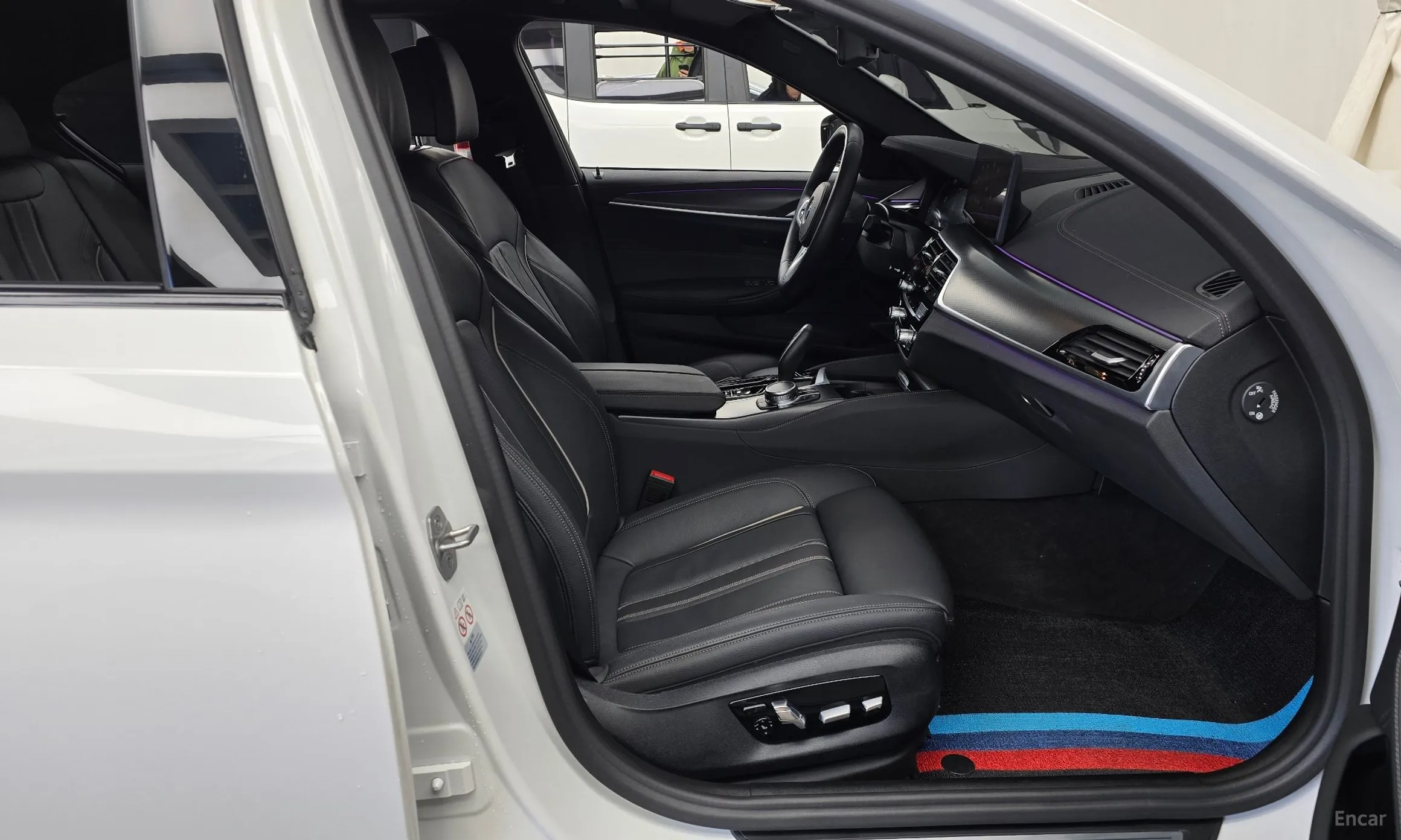 BMW 5 Series (G30) превью 11