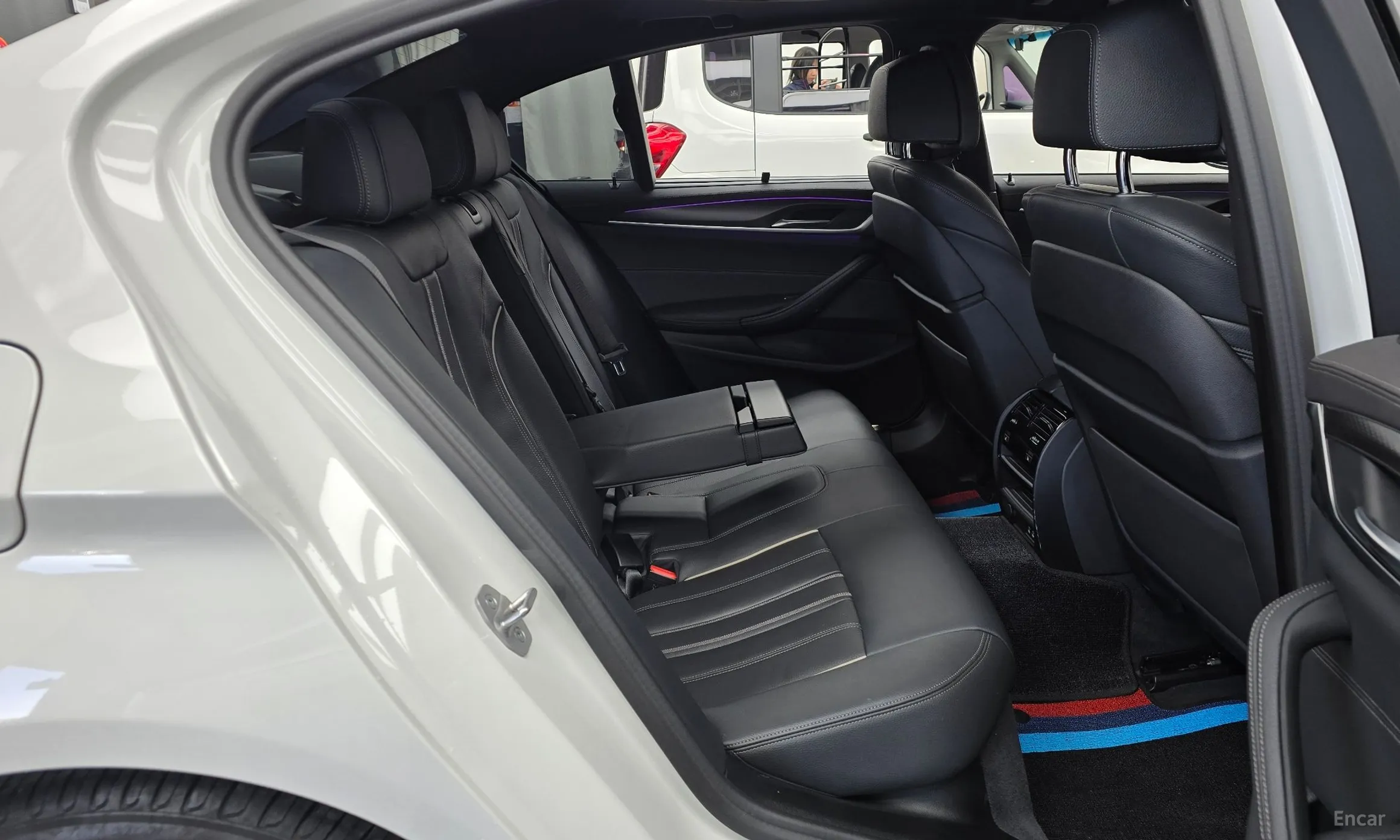 BMW 5 Series (G30) превью 12