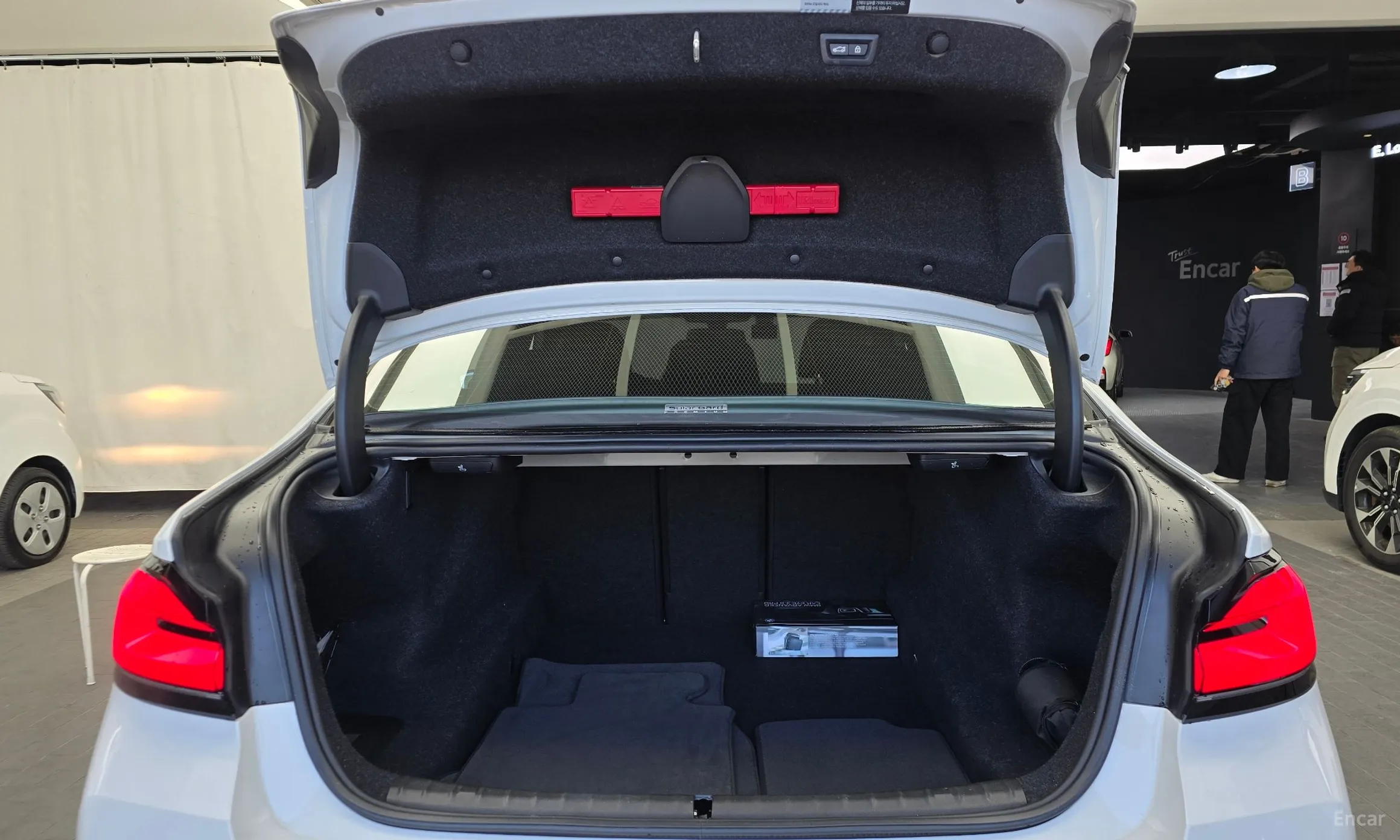 BMW 5 Series (G30) превью 20