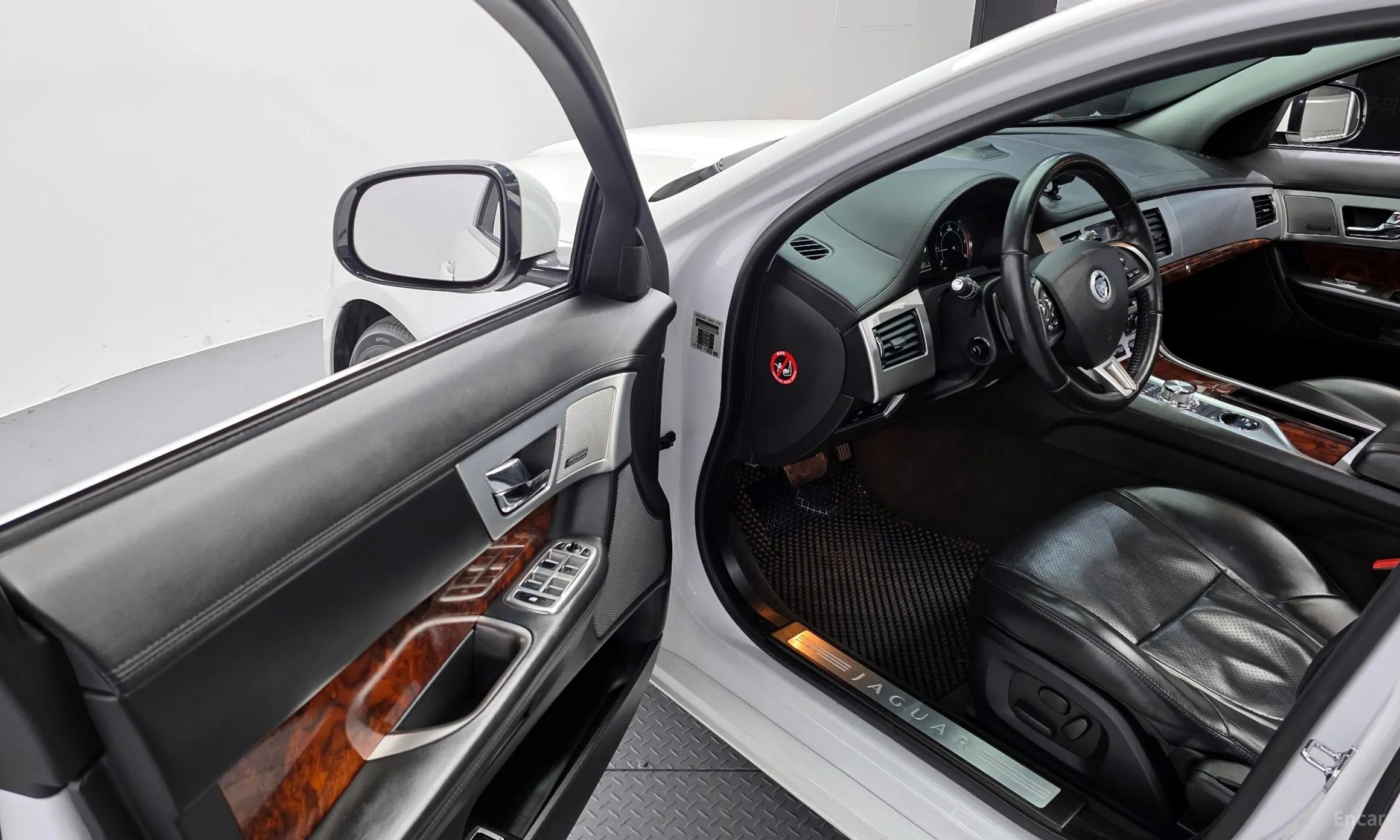 Jaguar New XF превью 11