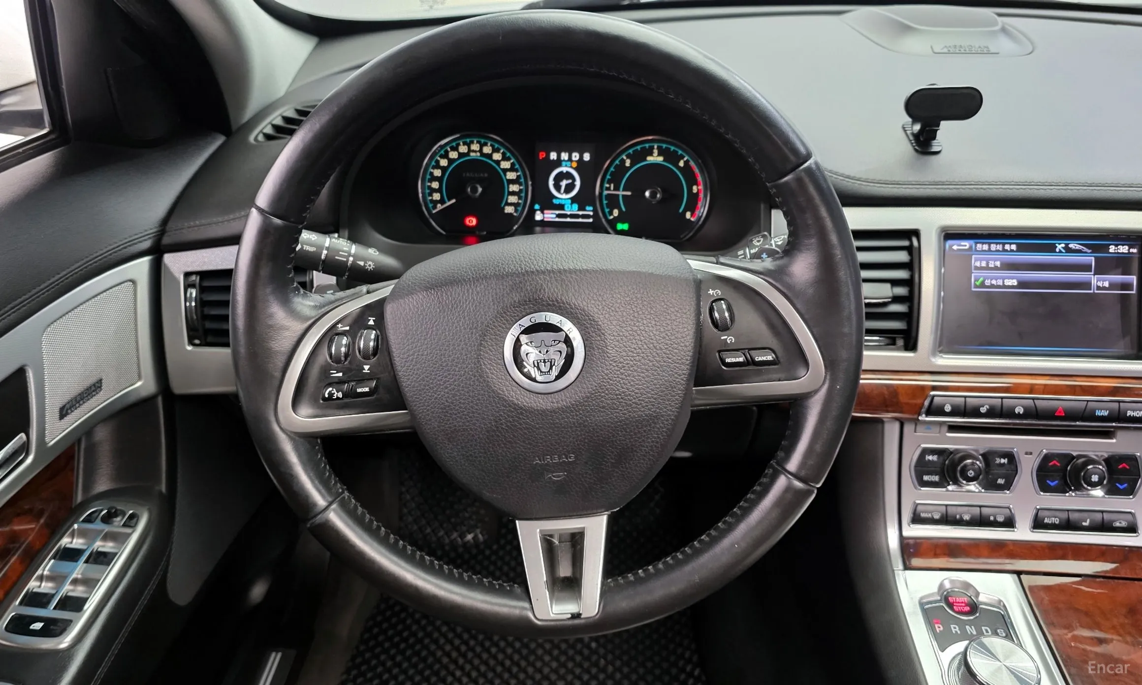 Jaguar New XF превью 13