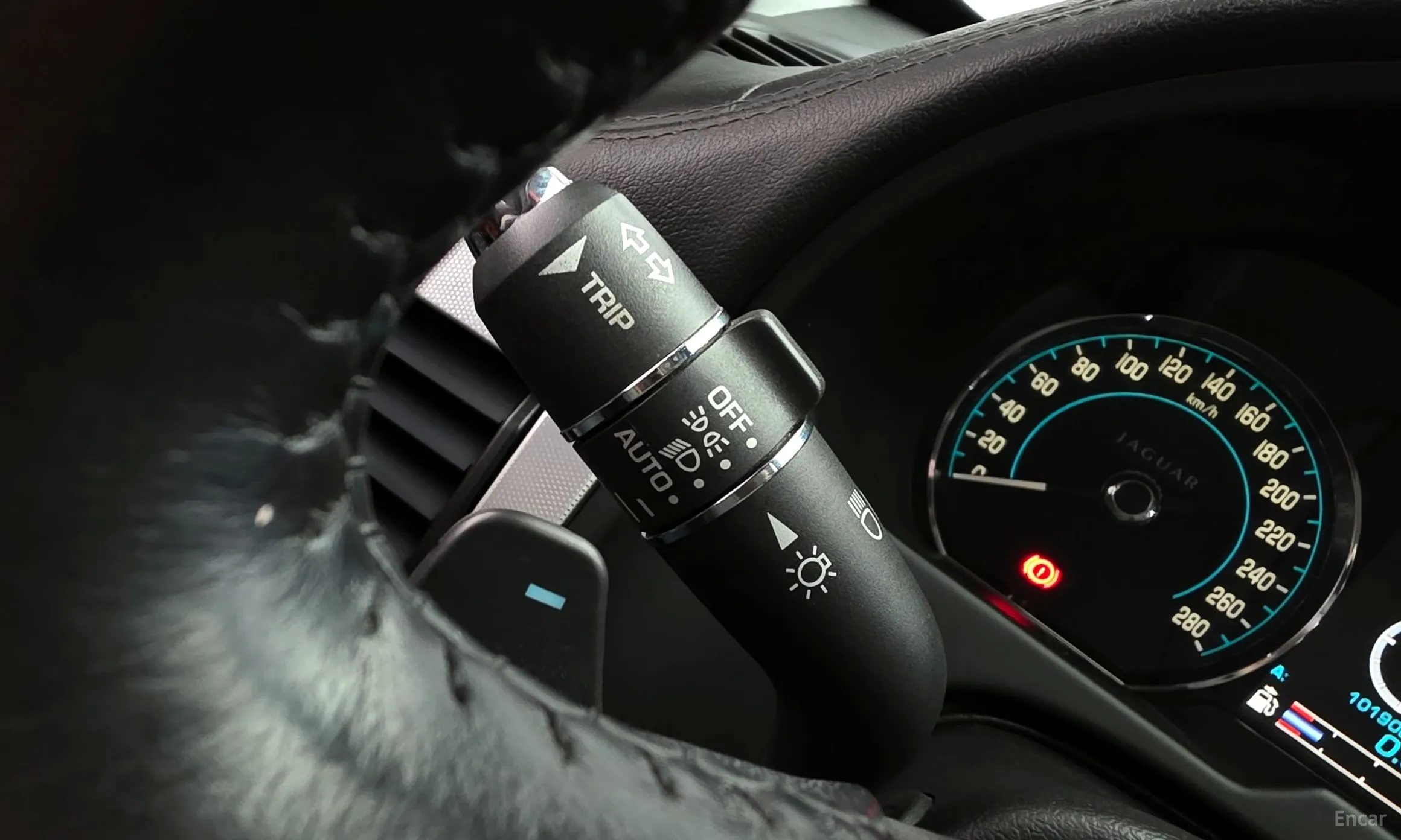 Jaguar New XF превью 17