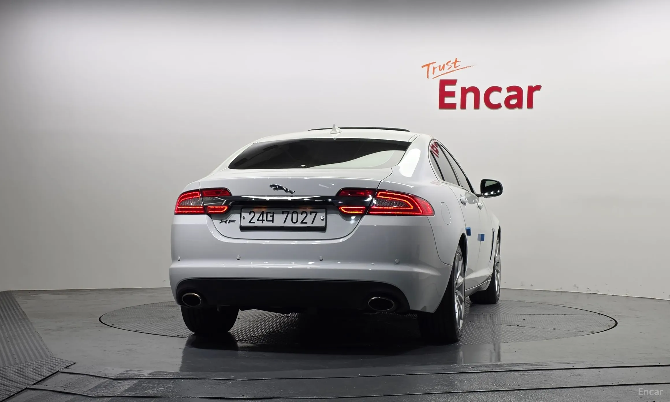 Jaguar New XF превью 4