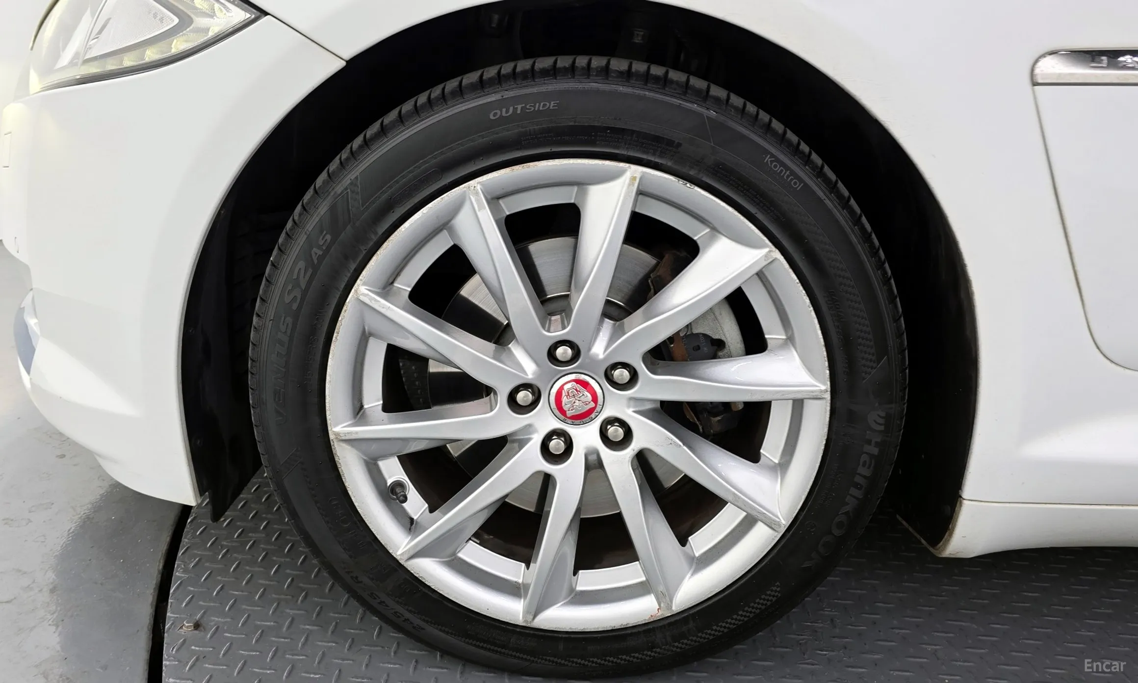 Jaguar New XF превью 5