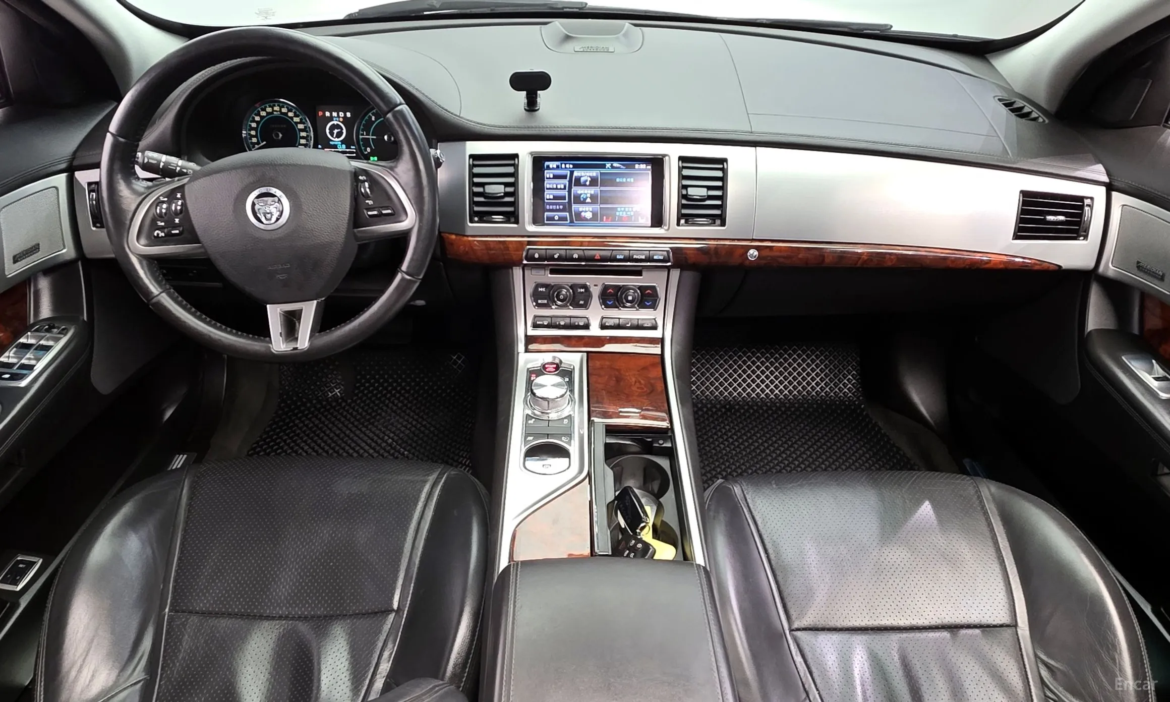 Jaguar New XF превью 7