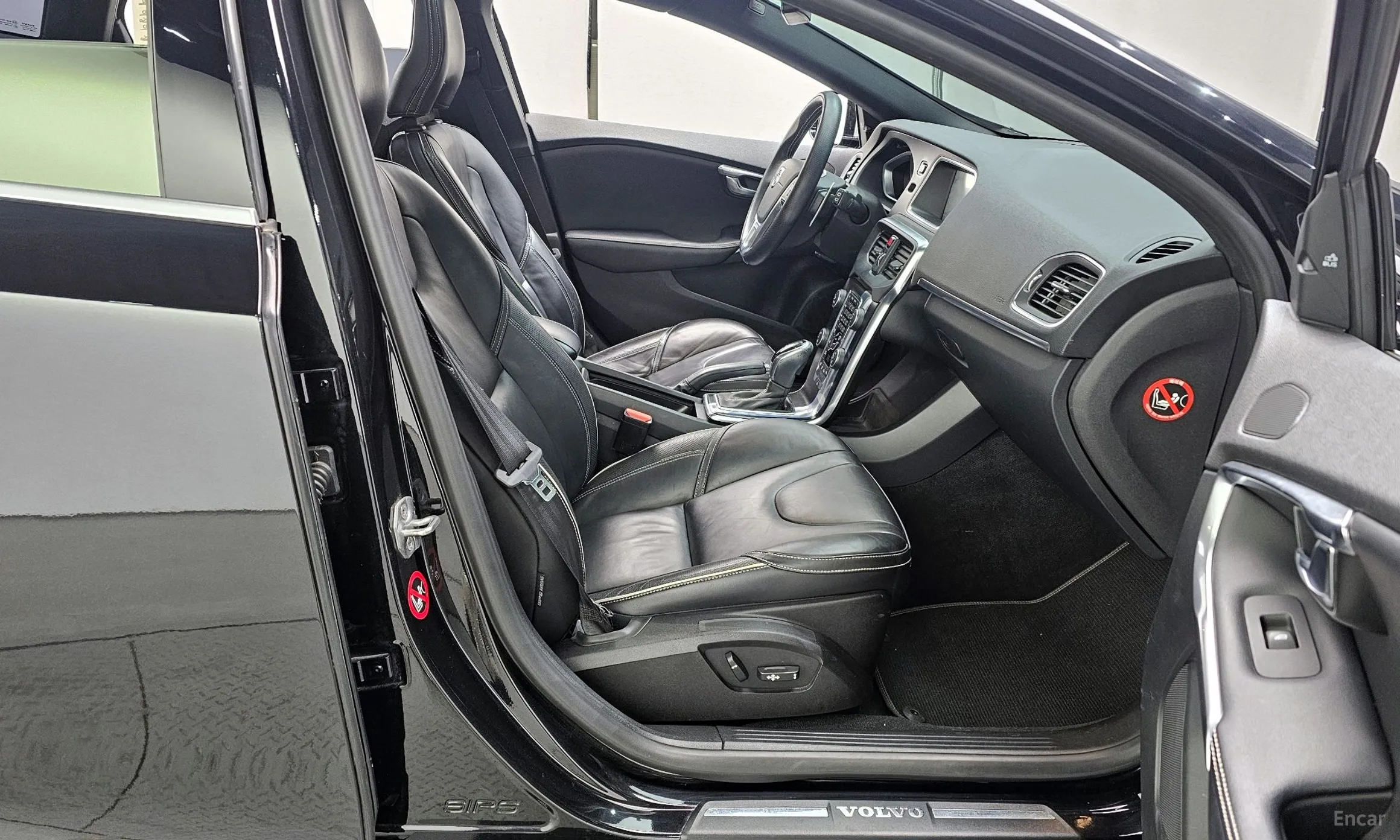 Volvo V40 превью 11