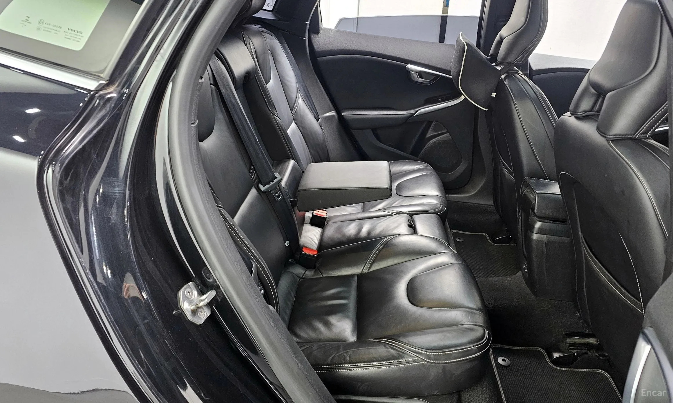 Volvo V40 превью 12