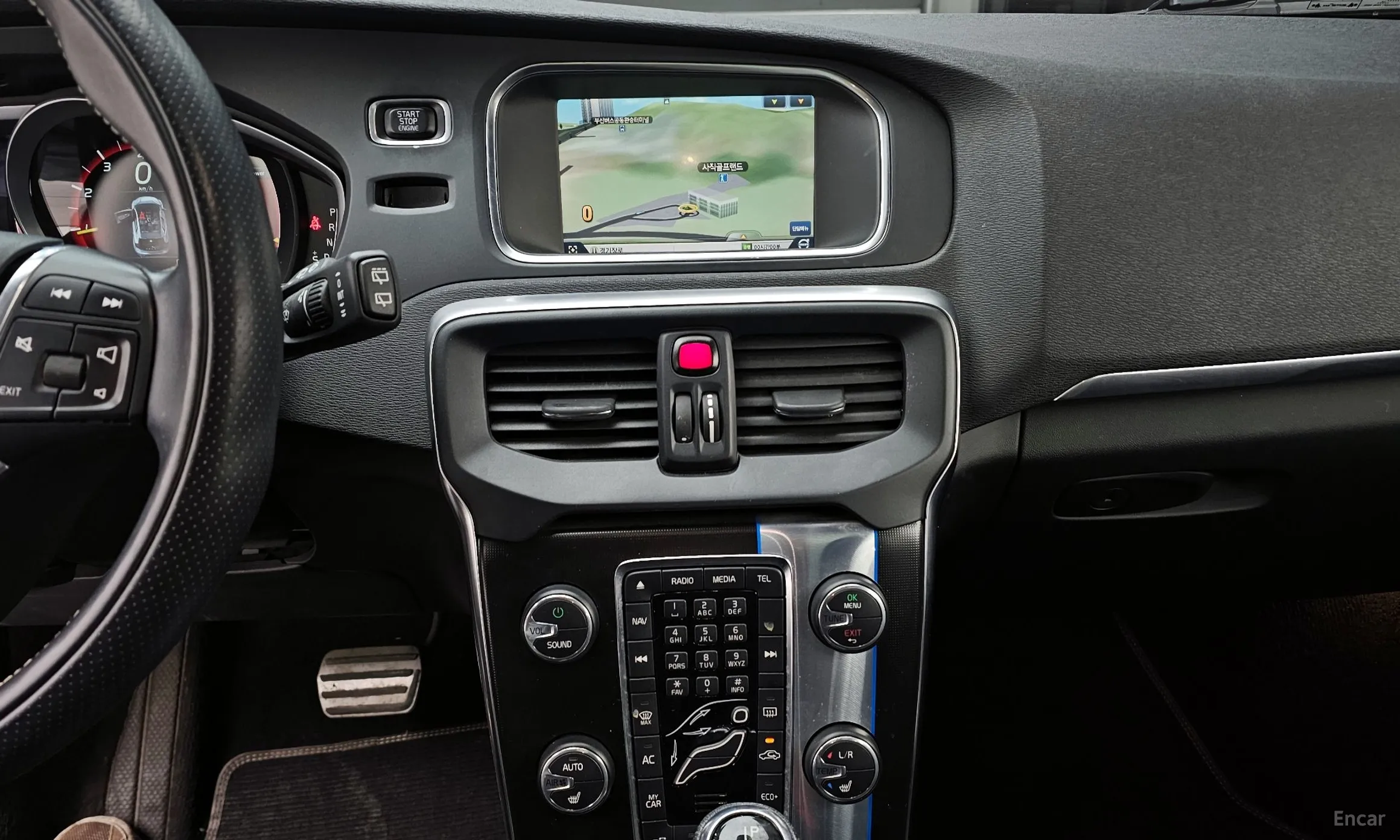 Volvo V40 превью 15