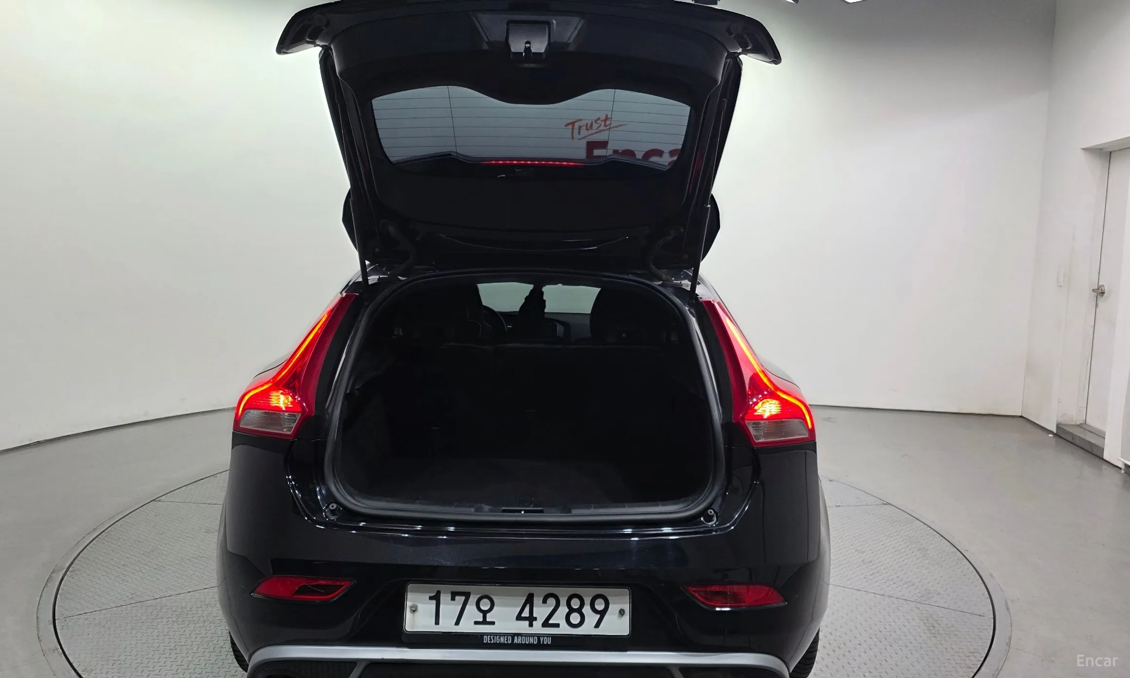 Volvo V40 превью 20