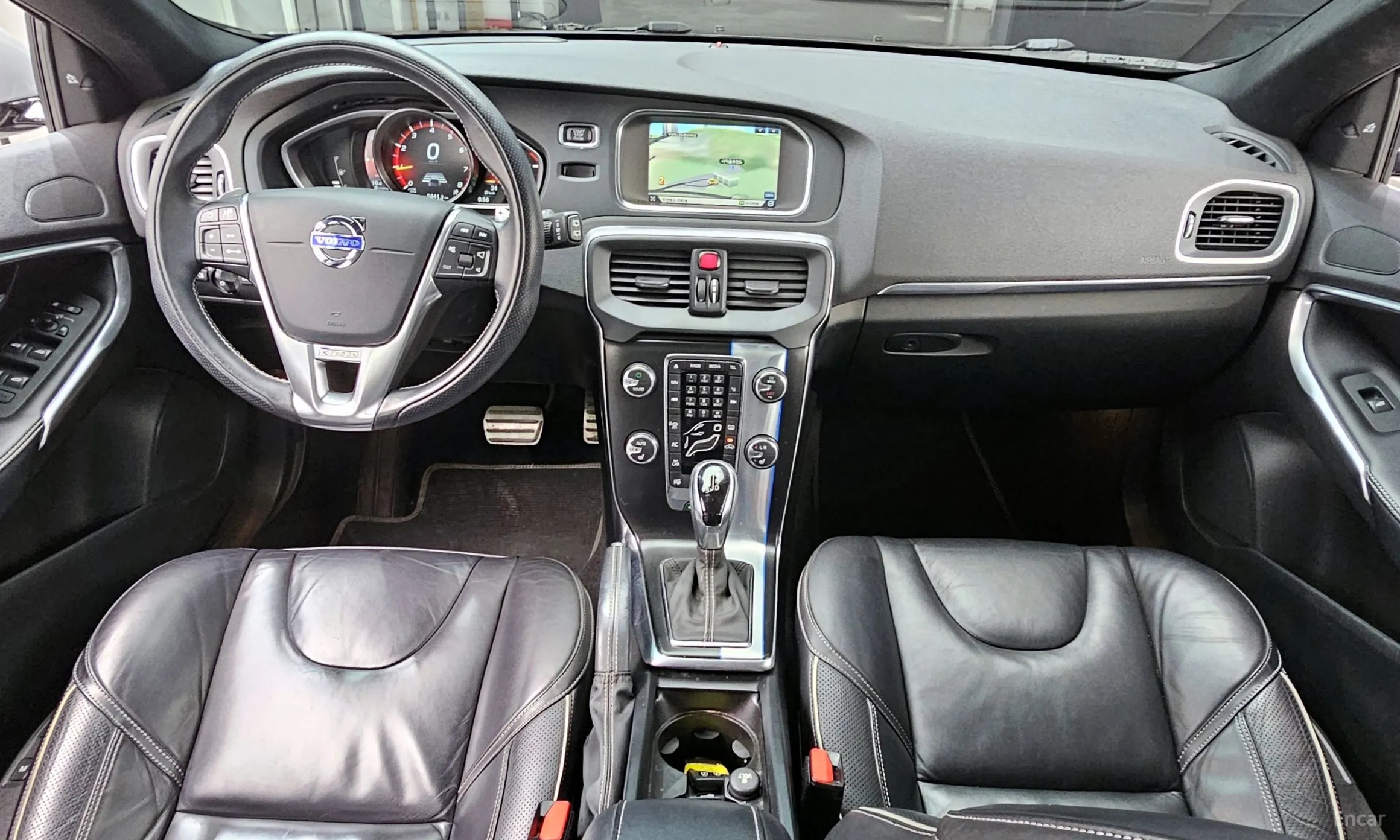 Volvo V40 превью 7