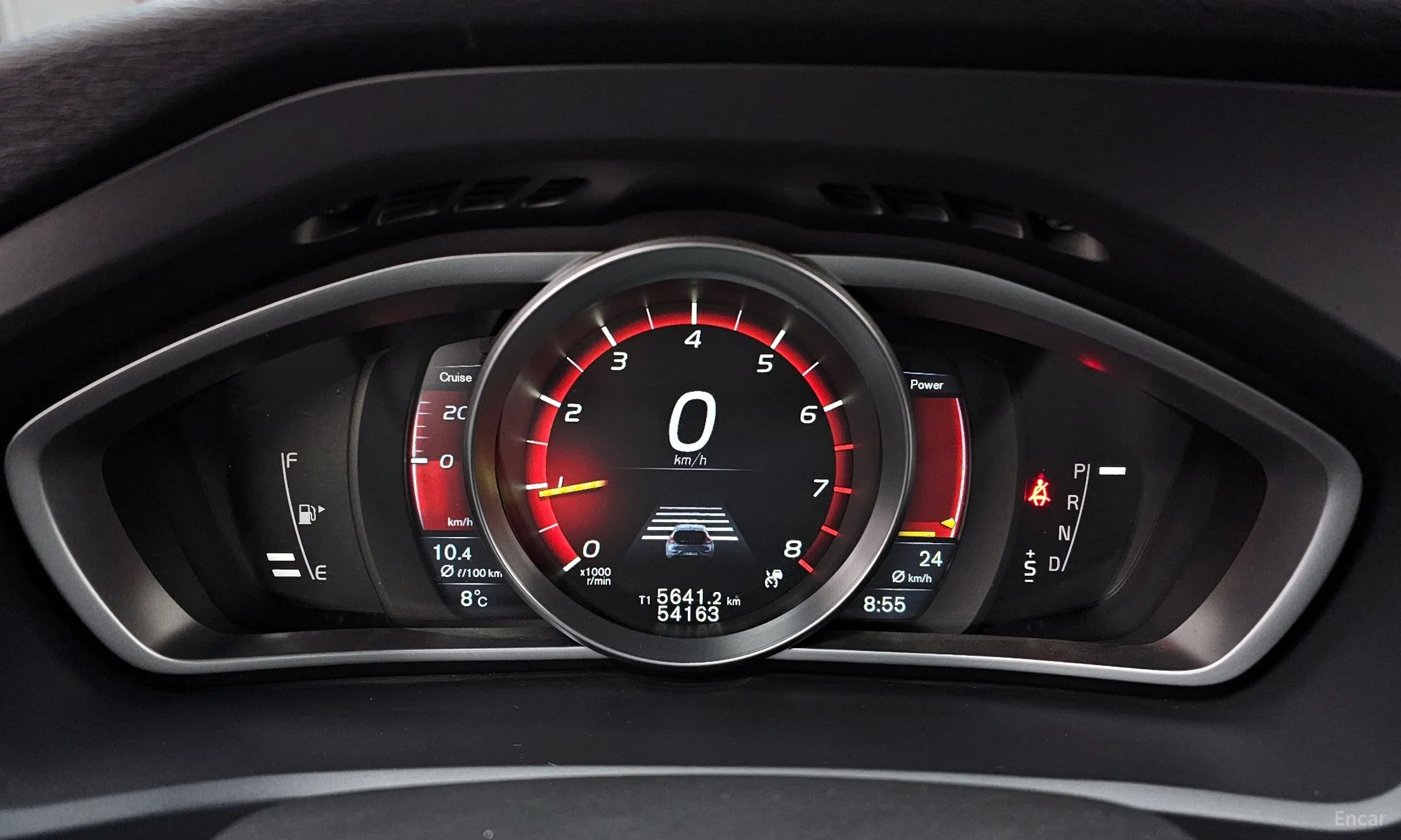 Volvo V40 превью 8