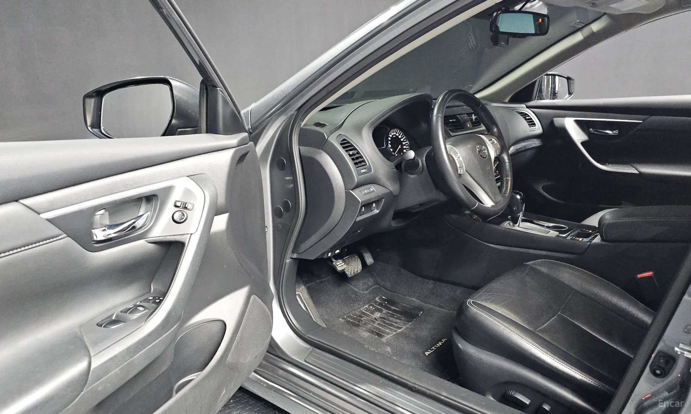 Nissan Altima превью 10