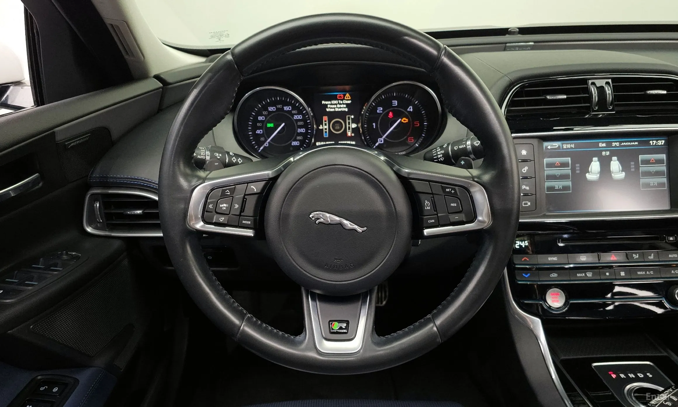 Jaguar XE превью 13
