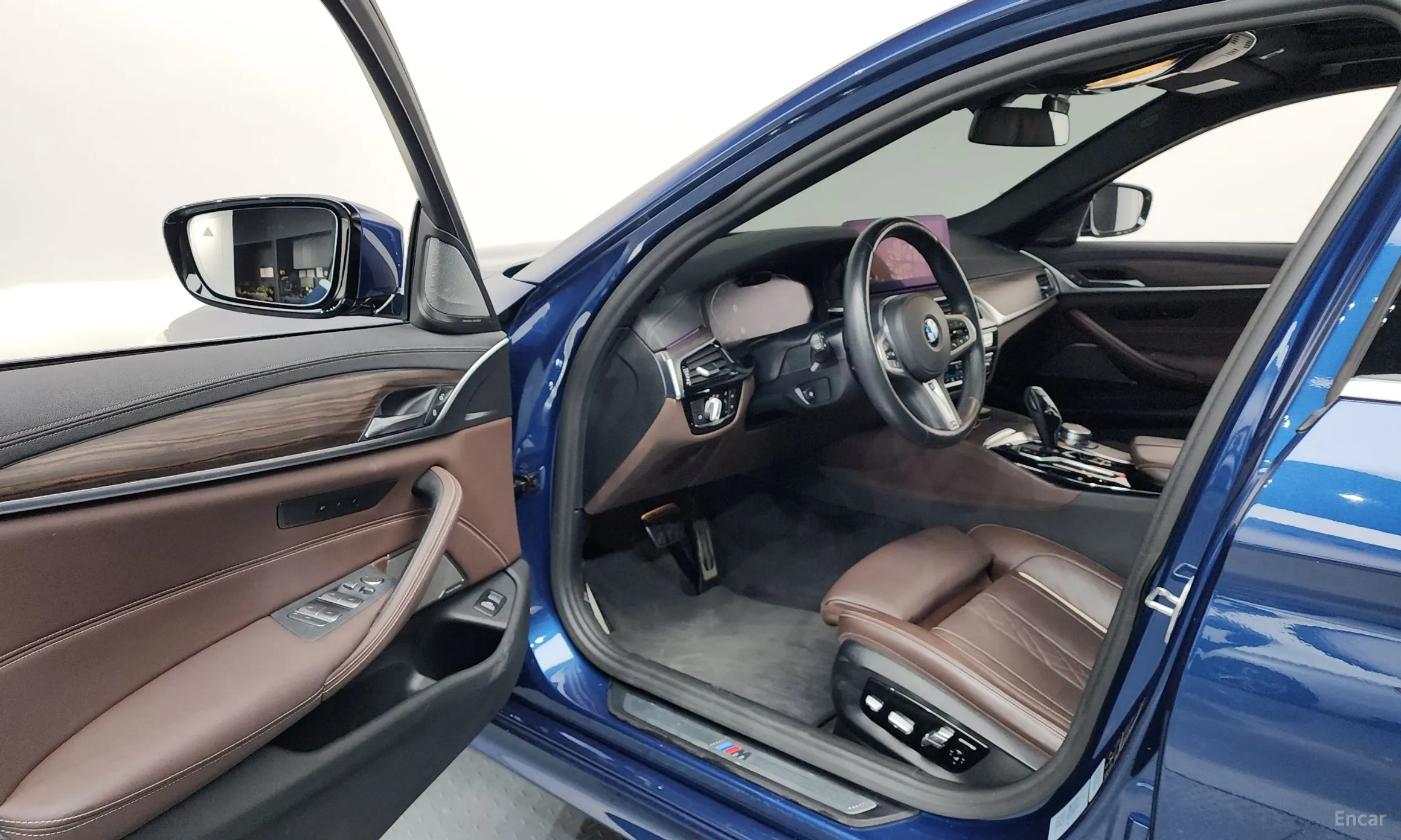 BMW 5 Series (G30) превью 10