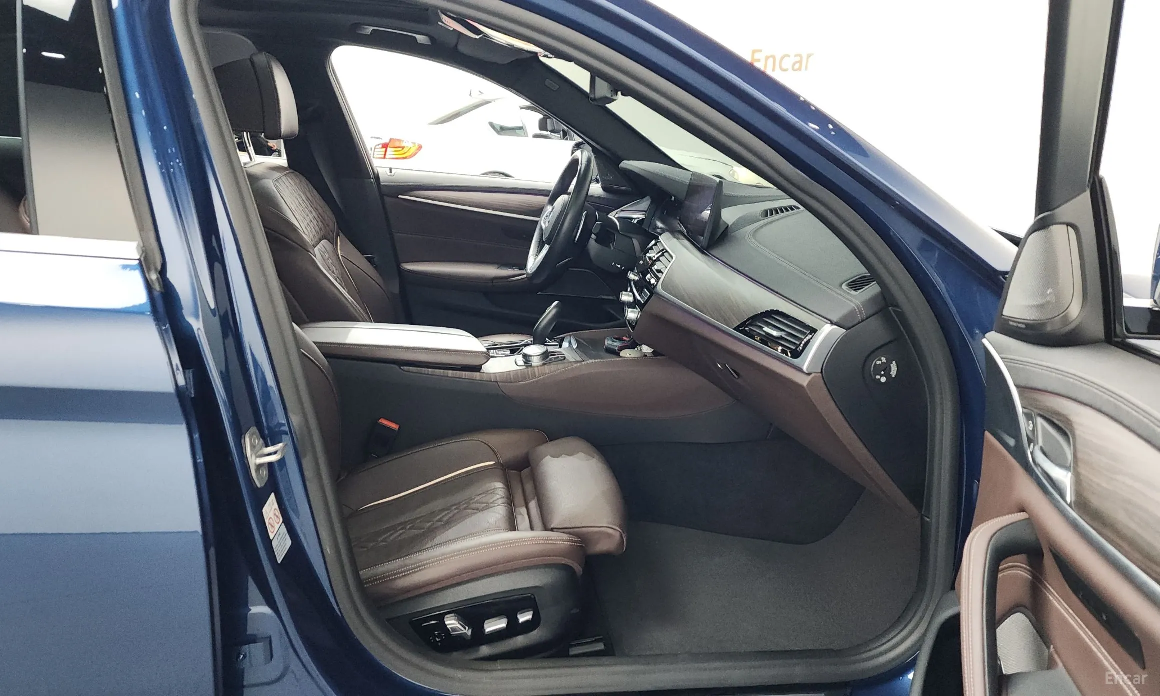 BMW 5 Series (G30) превью 11