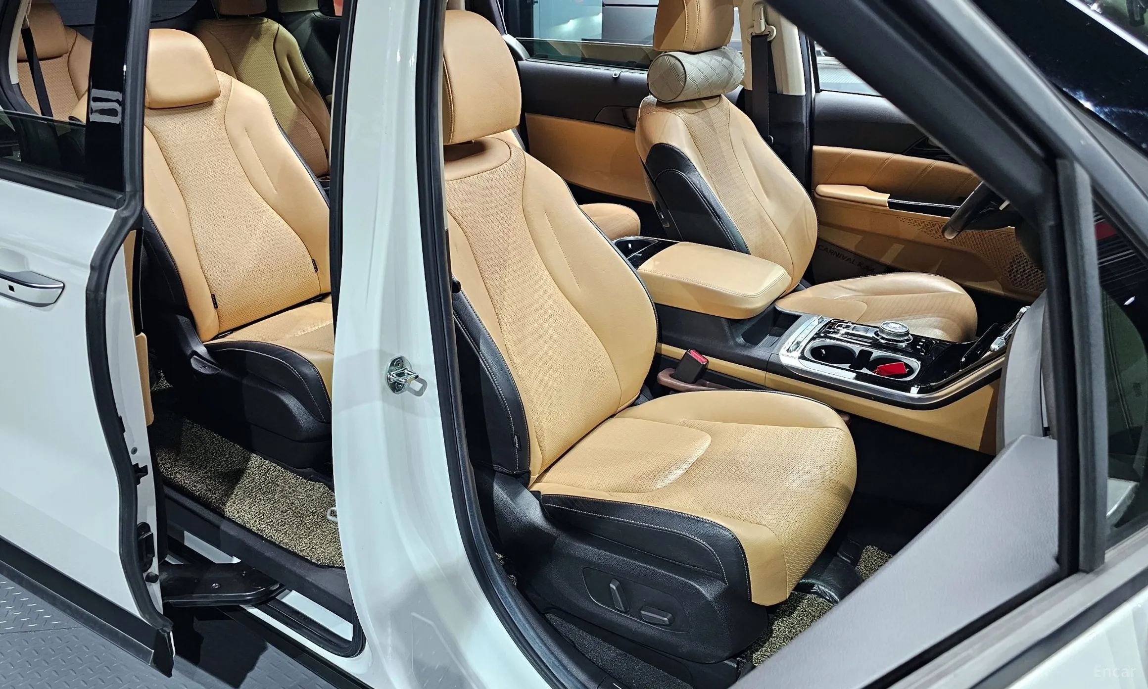 Kia Carnival Gen 4 превью 10