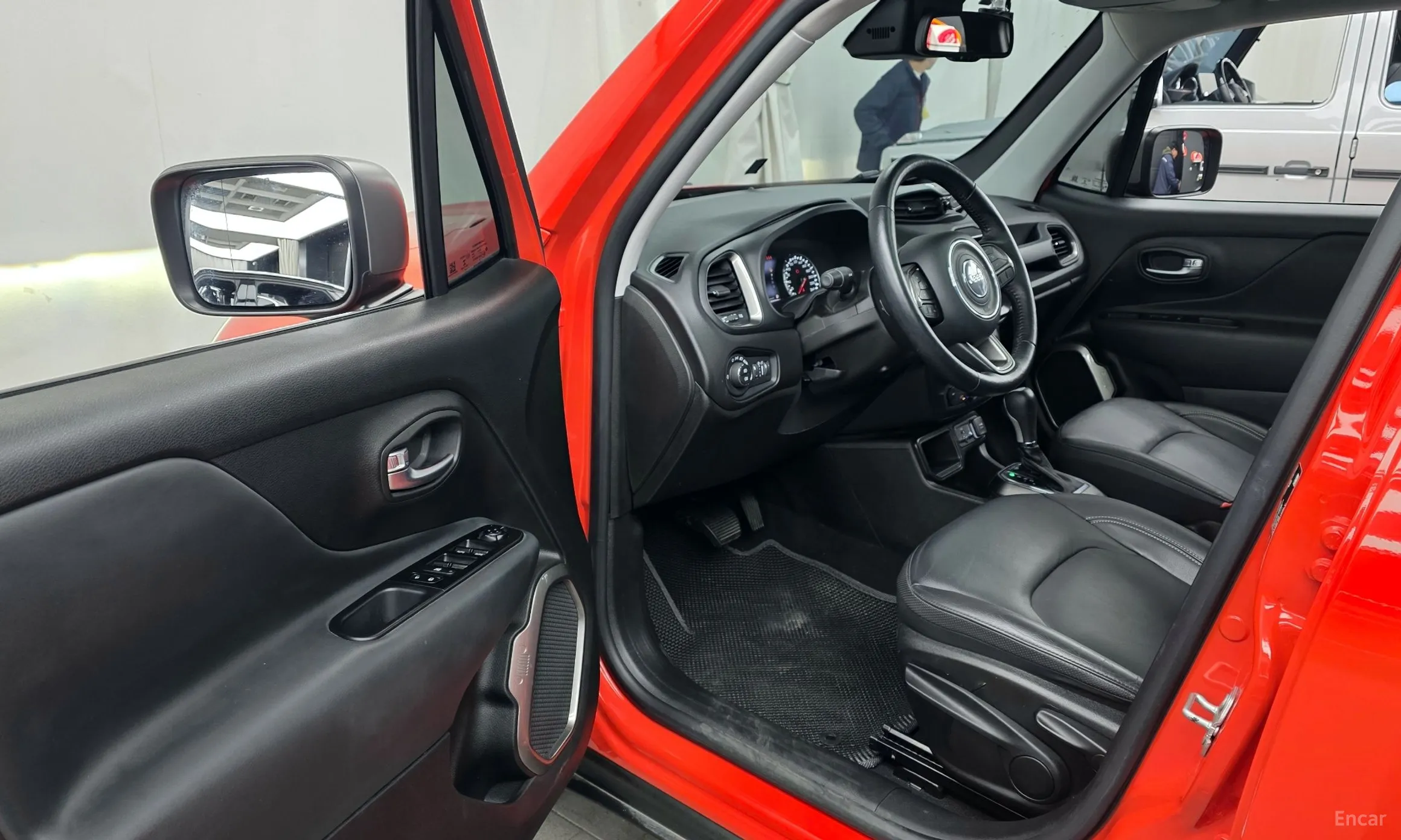 Jeep Renegade превью 10