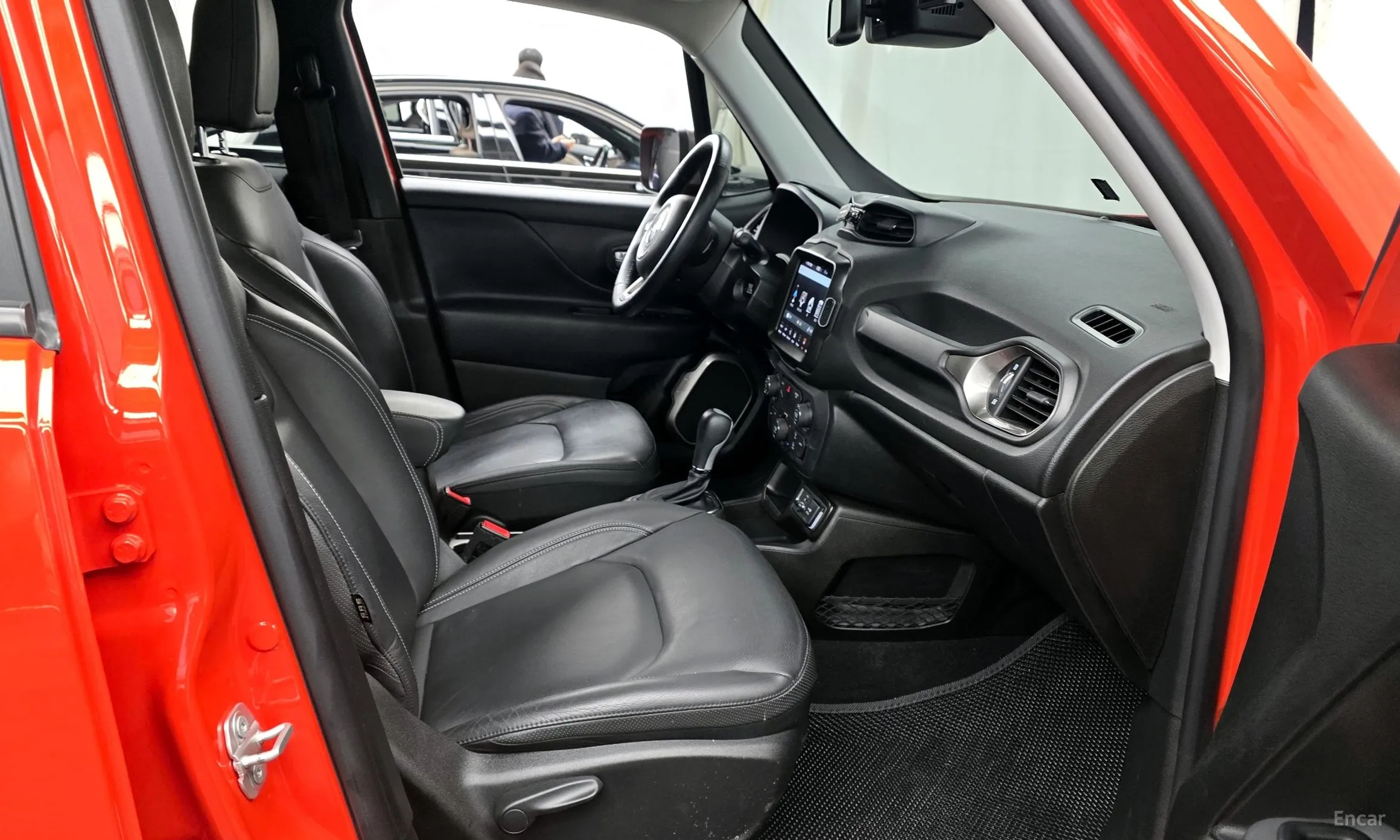 Jeep Renegade превью 11
