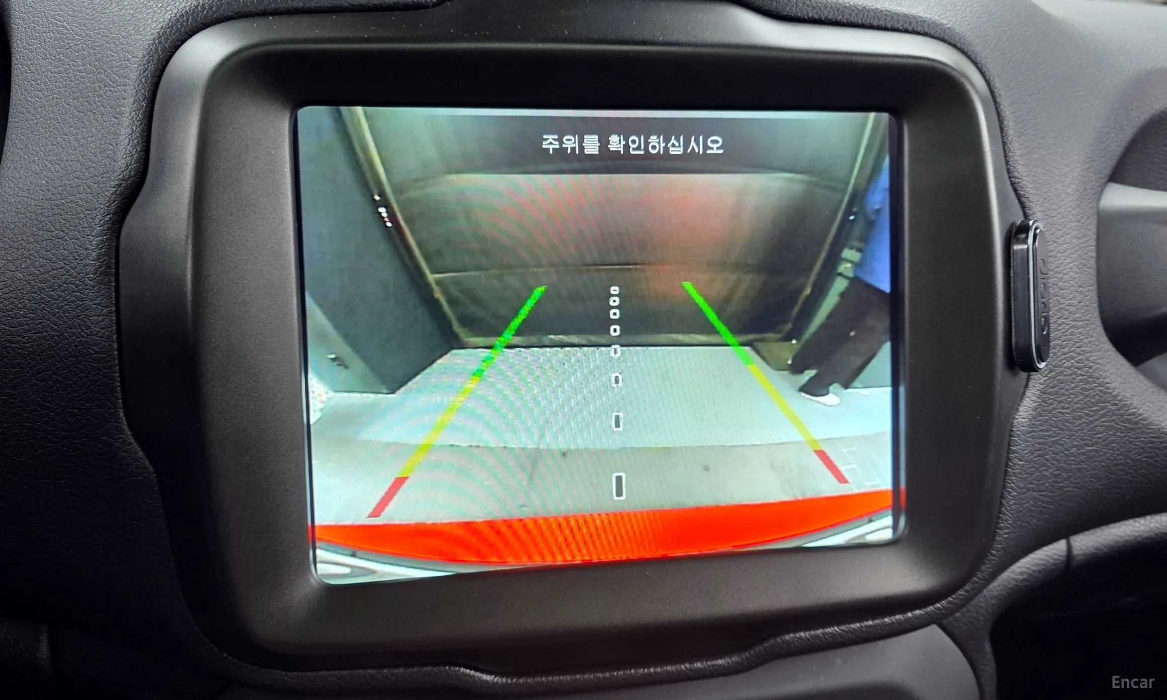 Jeep Renegade превью 15