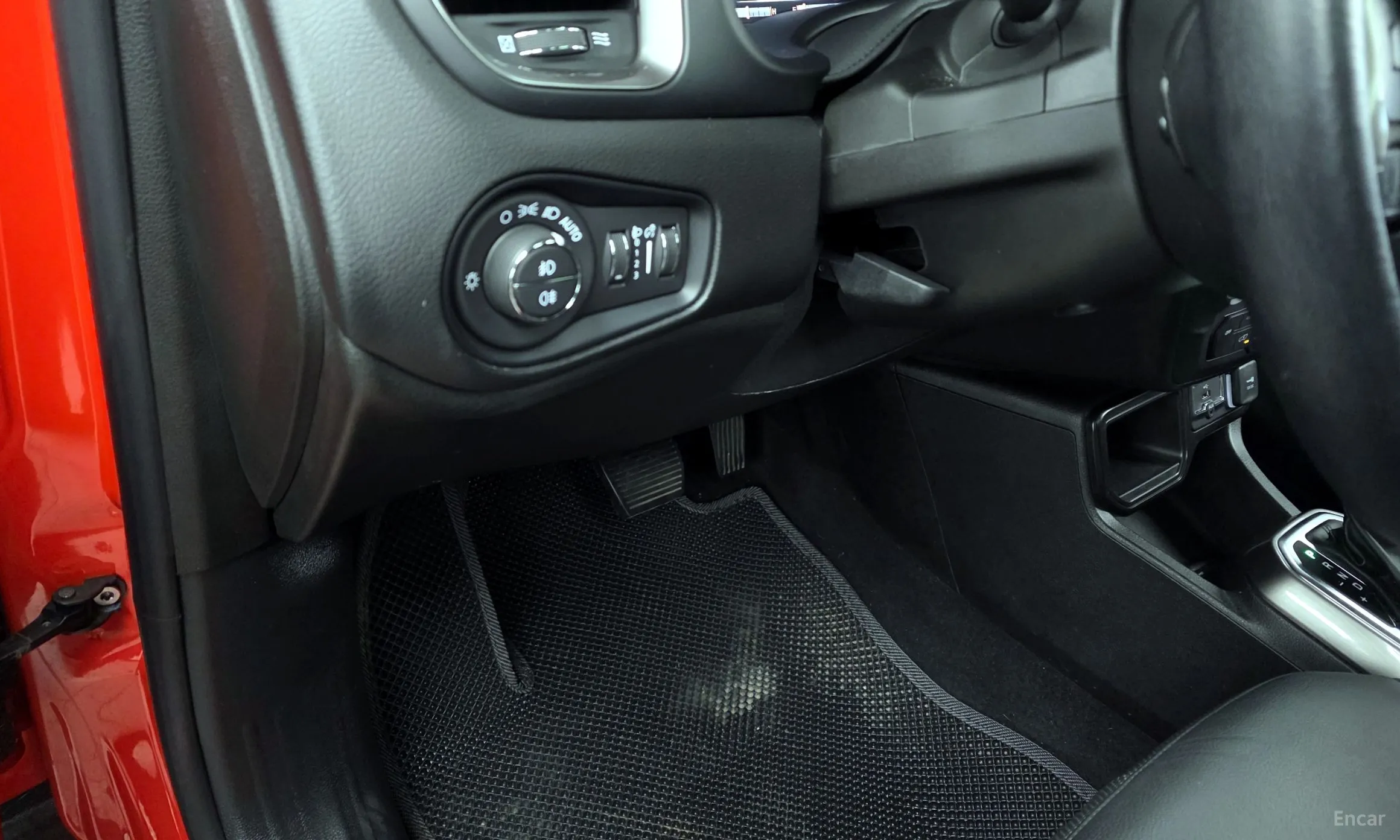 Jeep Renegade превью 18