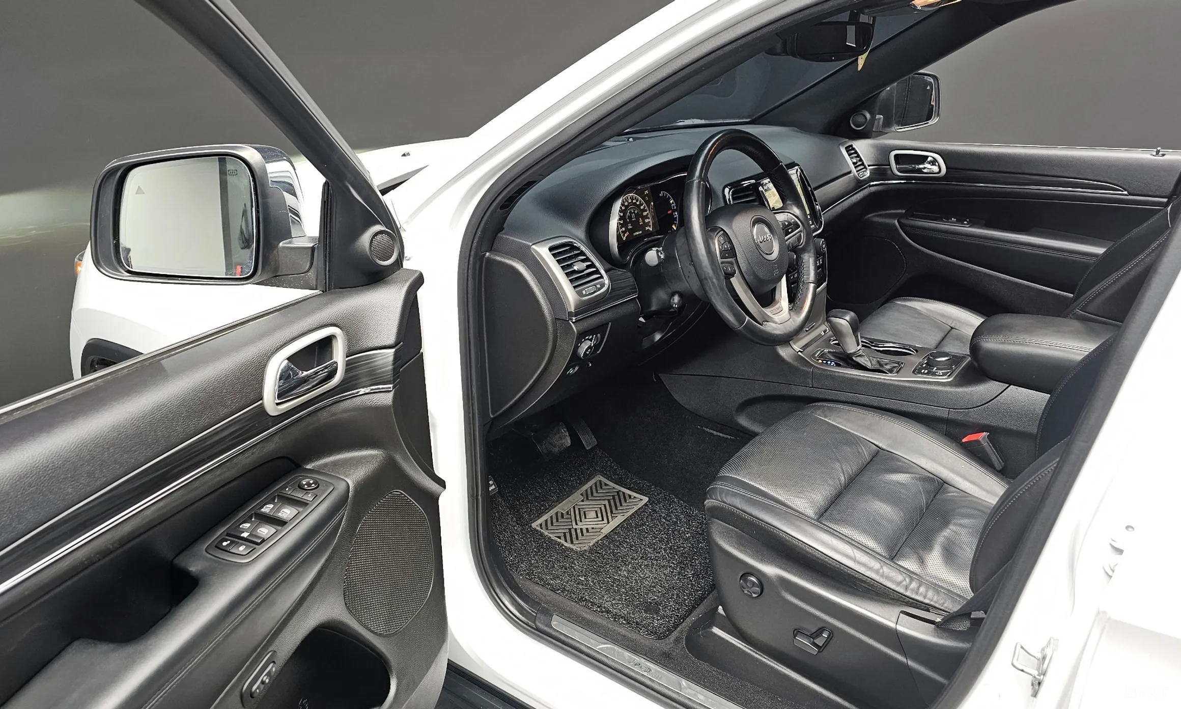 Jeep Grand Cherokee превью 12