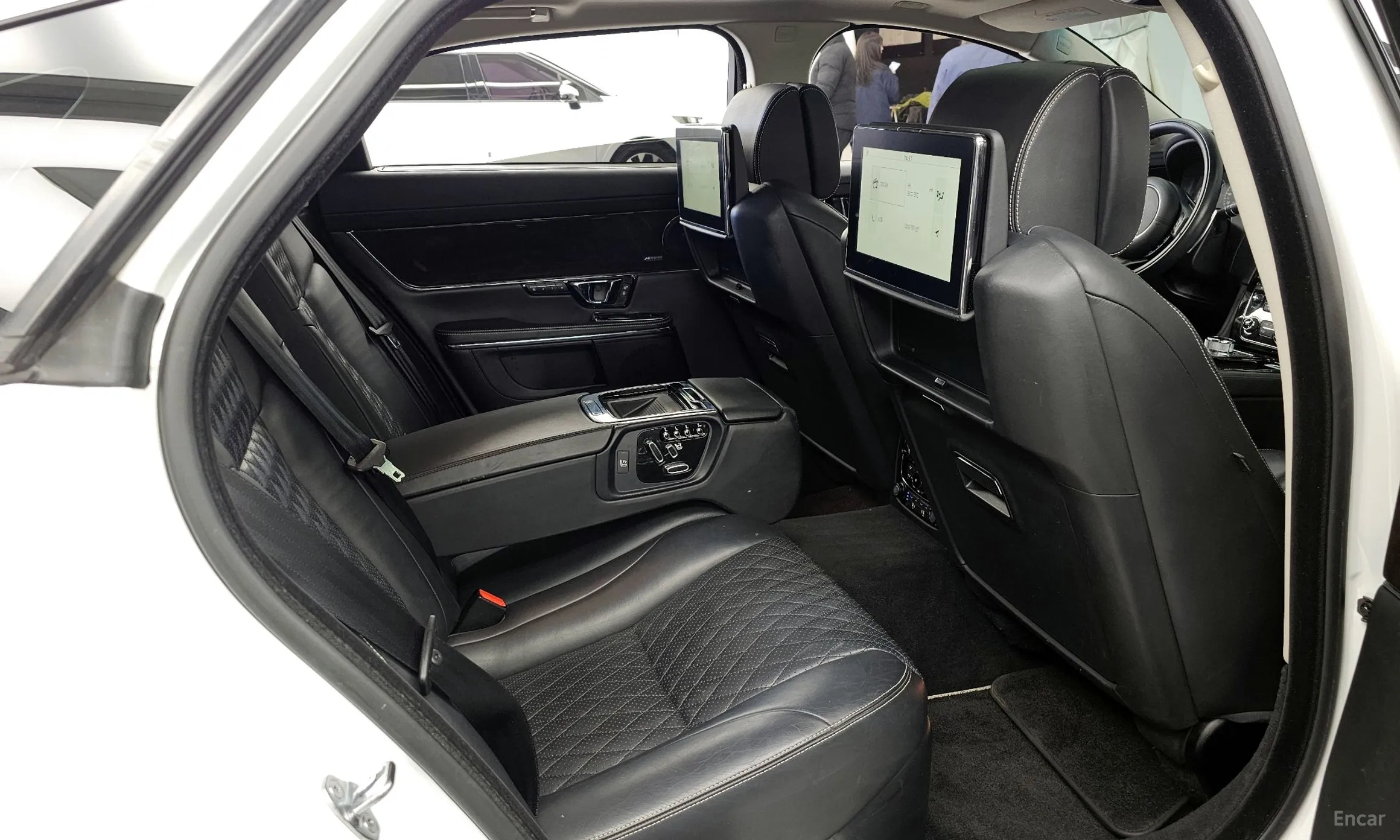 Jaguar All New XJ превью 12