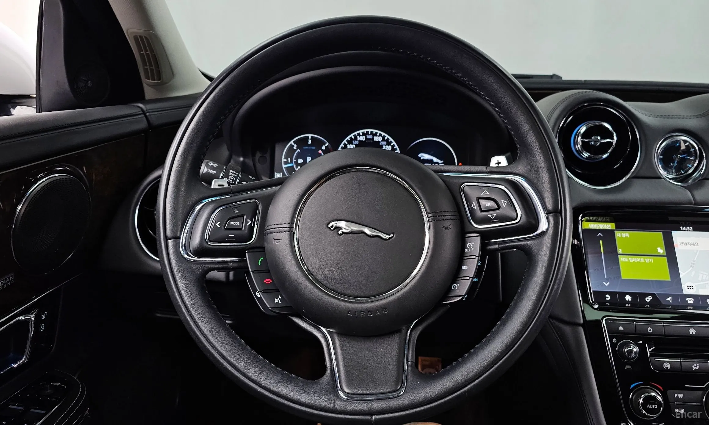 Jaguar All New XJ превью 13
