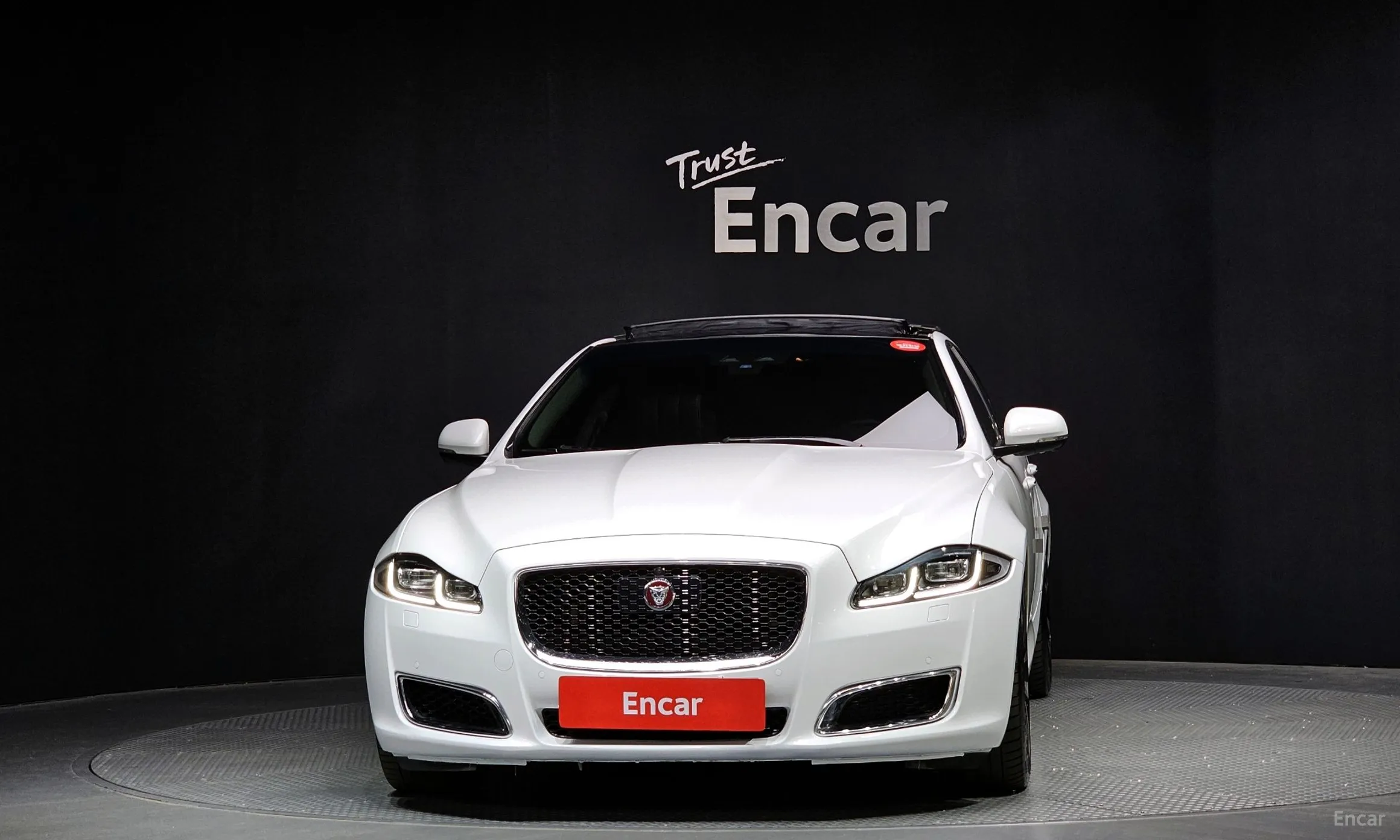 Jaguar All New XJ превью 3