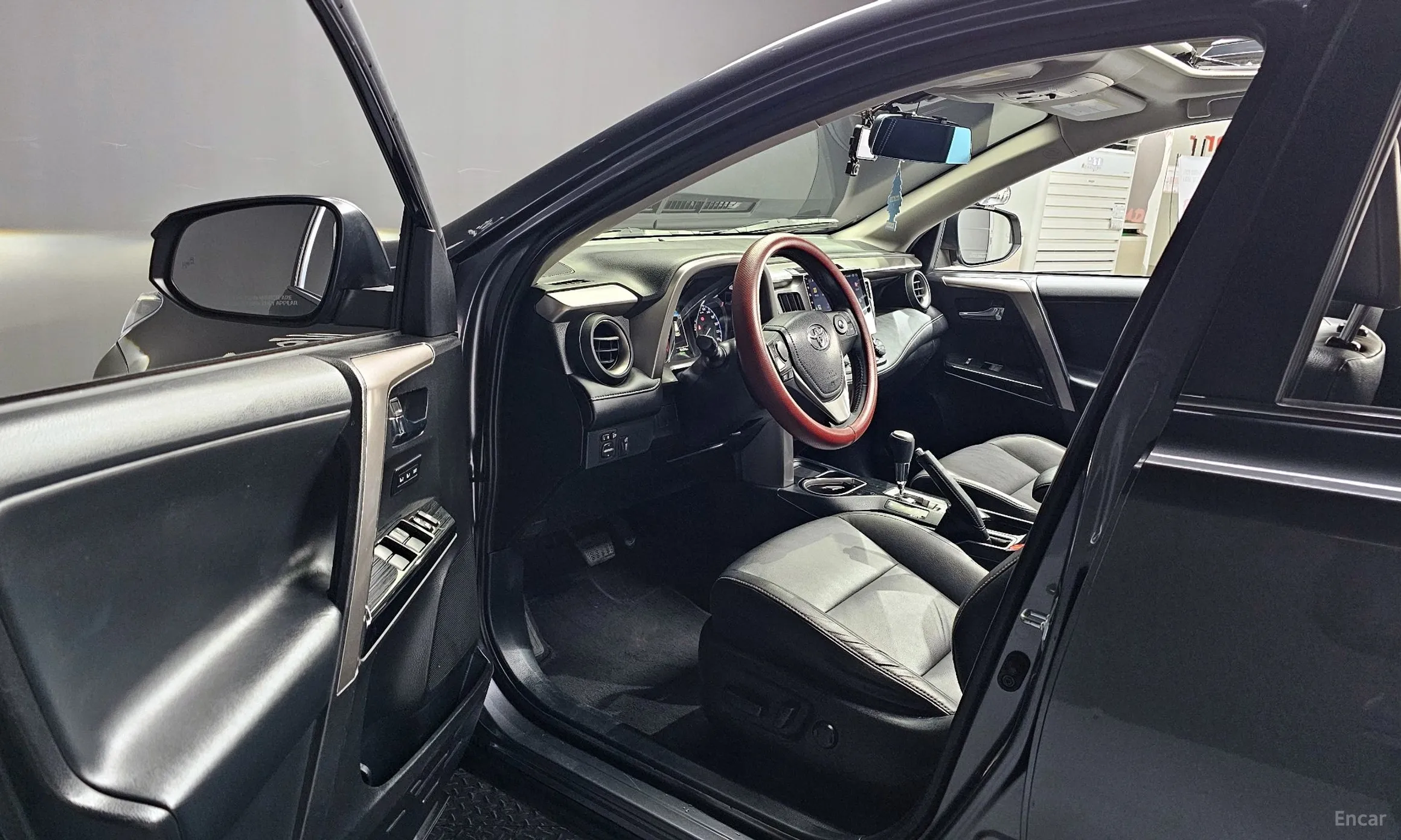 Toyota RAV4 превью 10