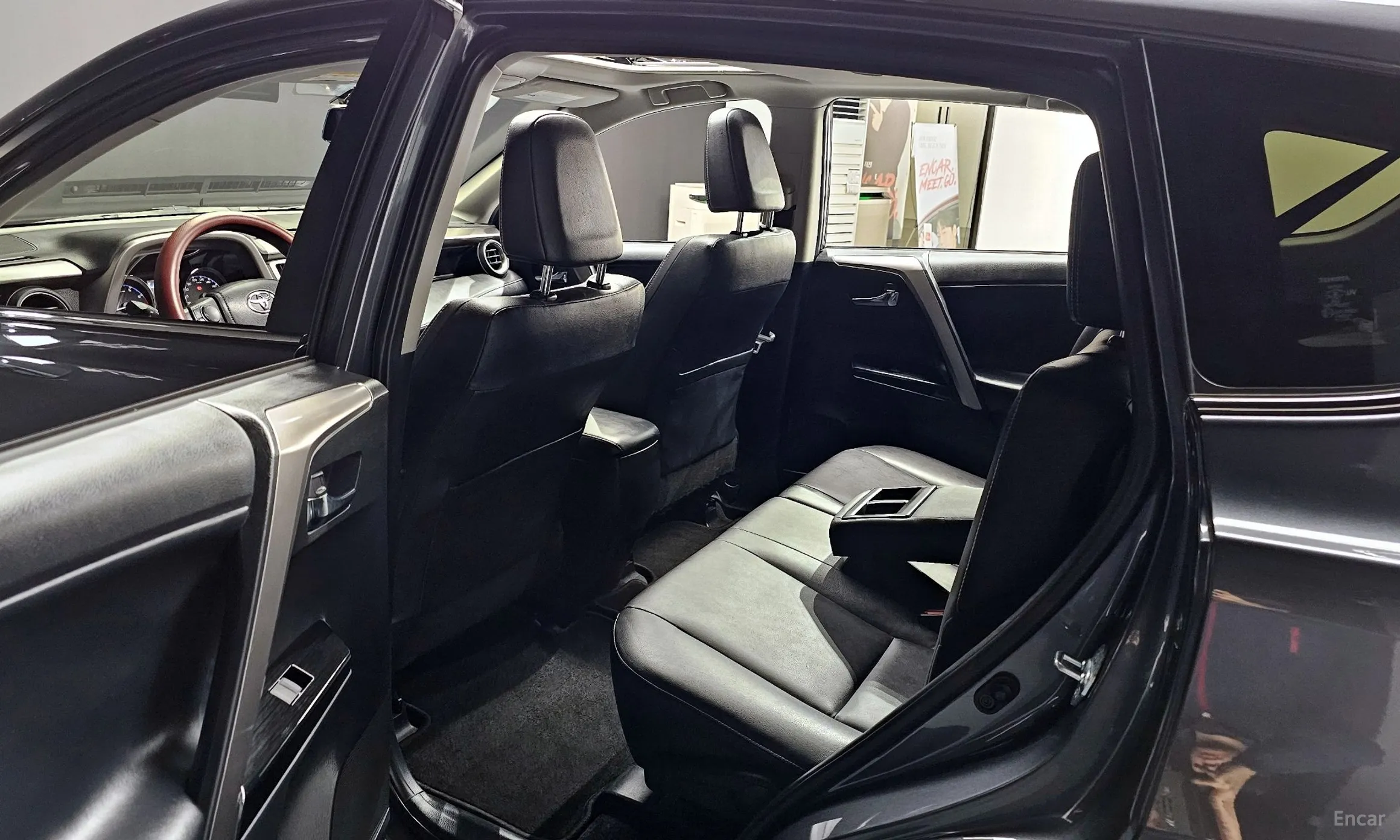Toyota RAV4 превью 11
