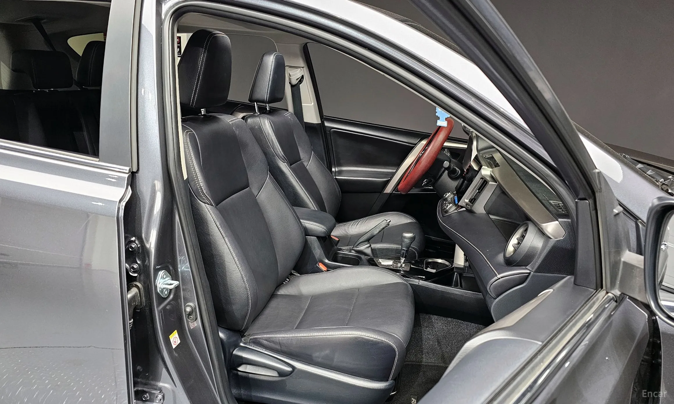 Toyota RAV4 превью 12