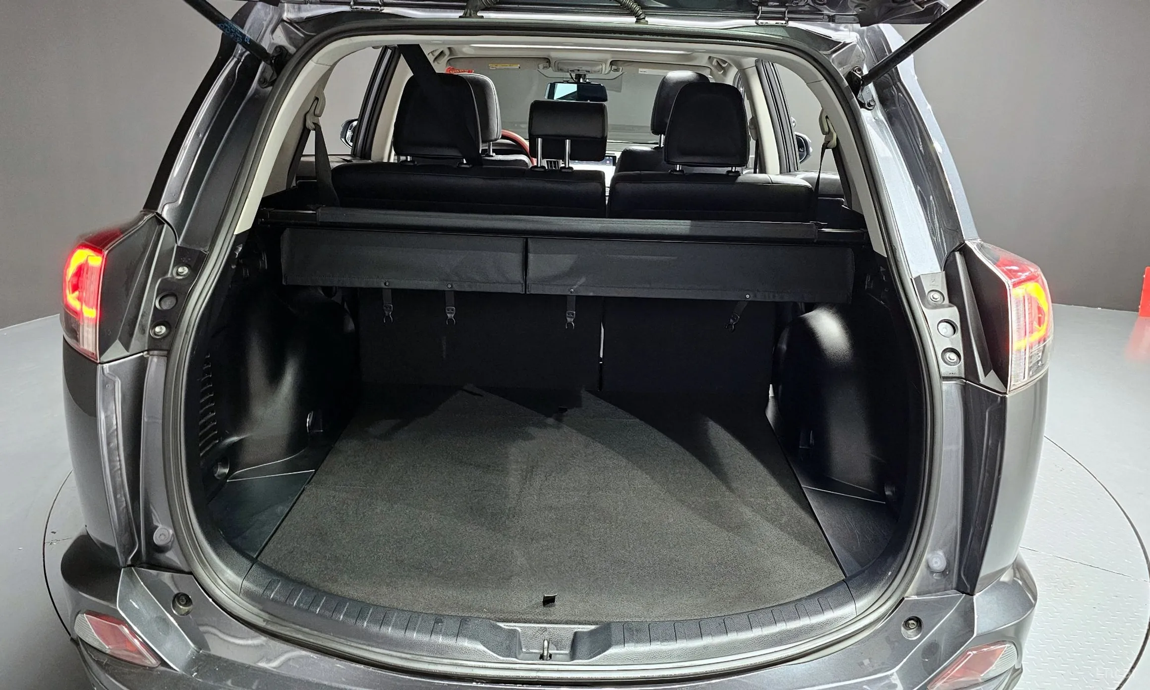 Toyota RAV4 превью 20