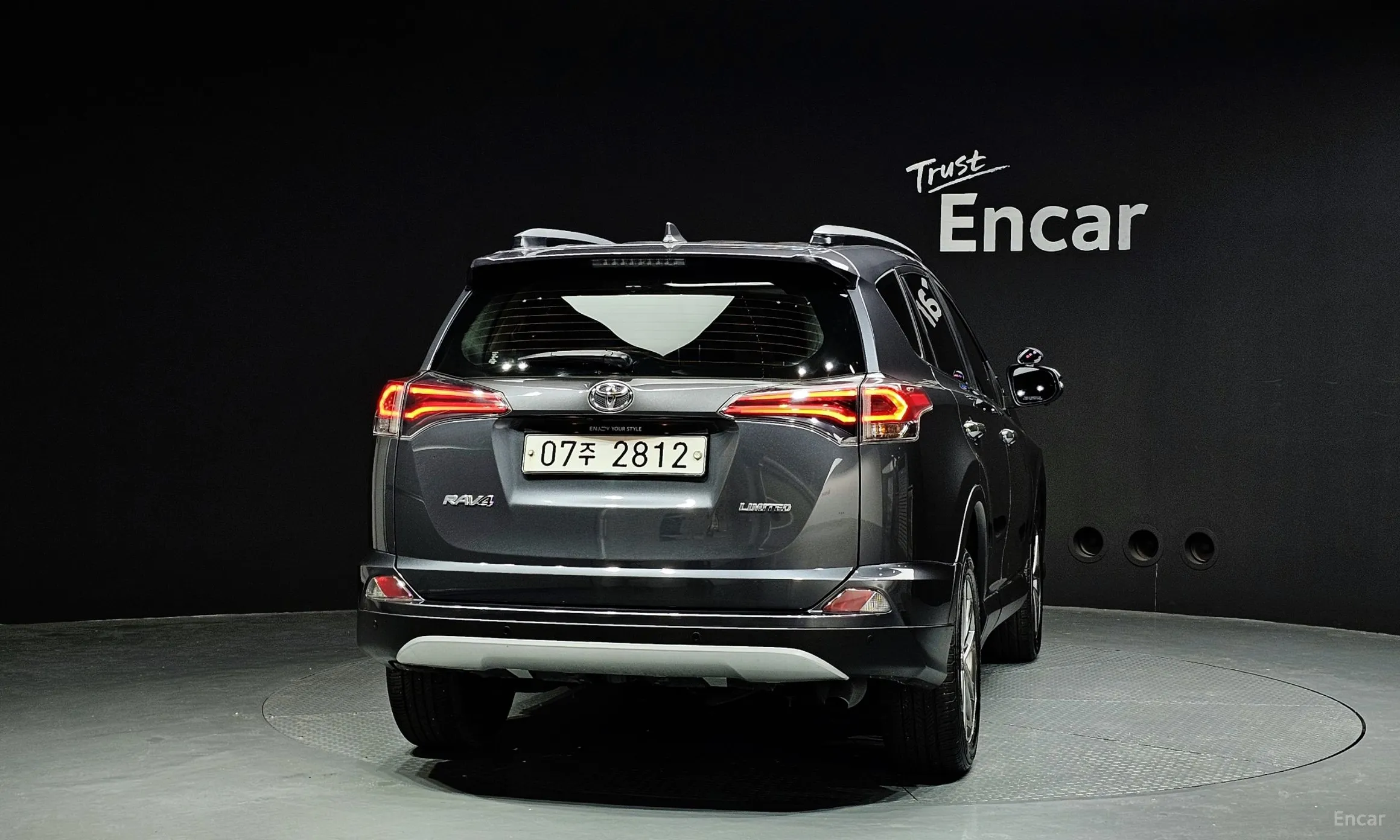 Toyota RAV4 превью 4
