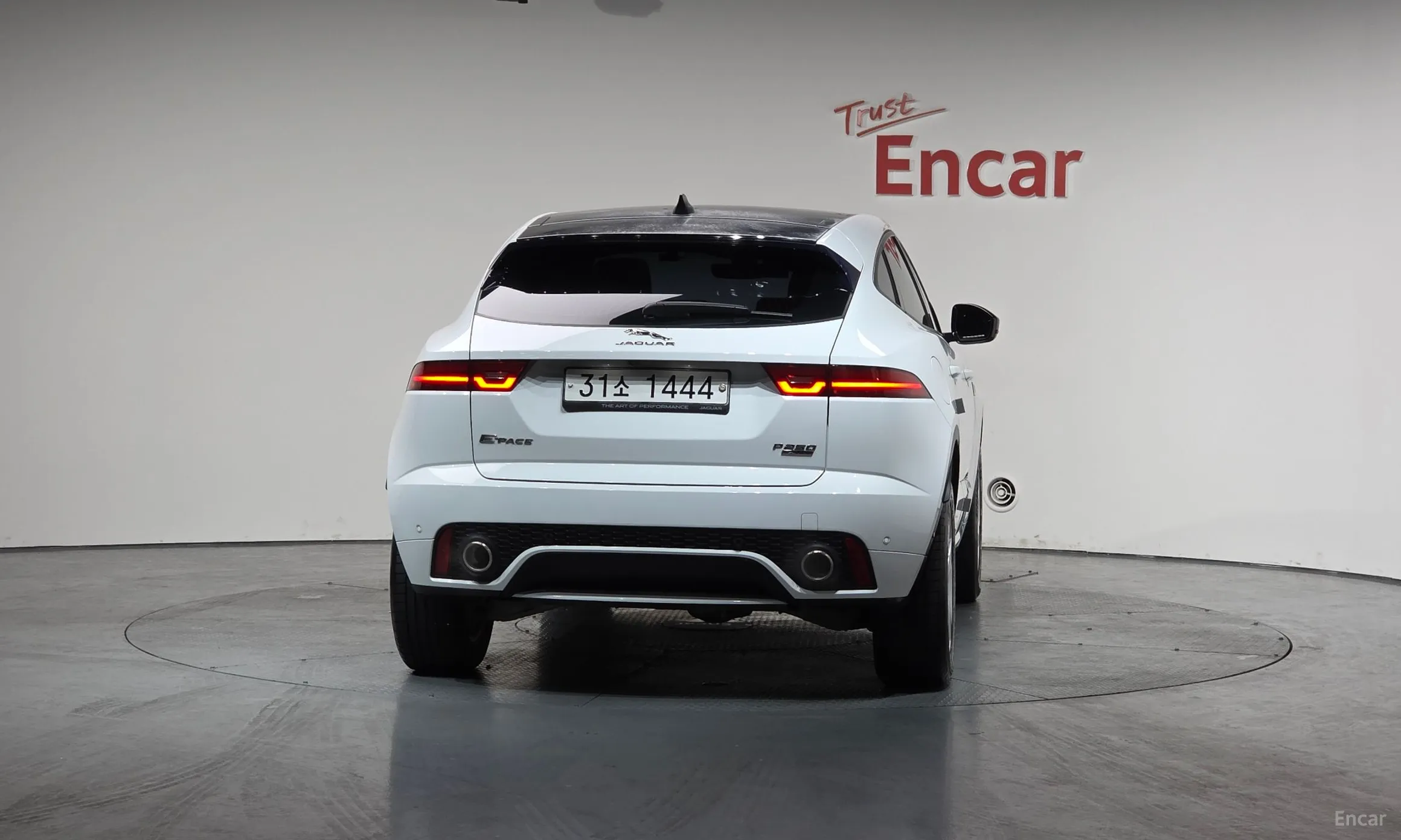 Jaguar E-PACE превью 4