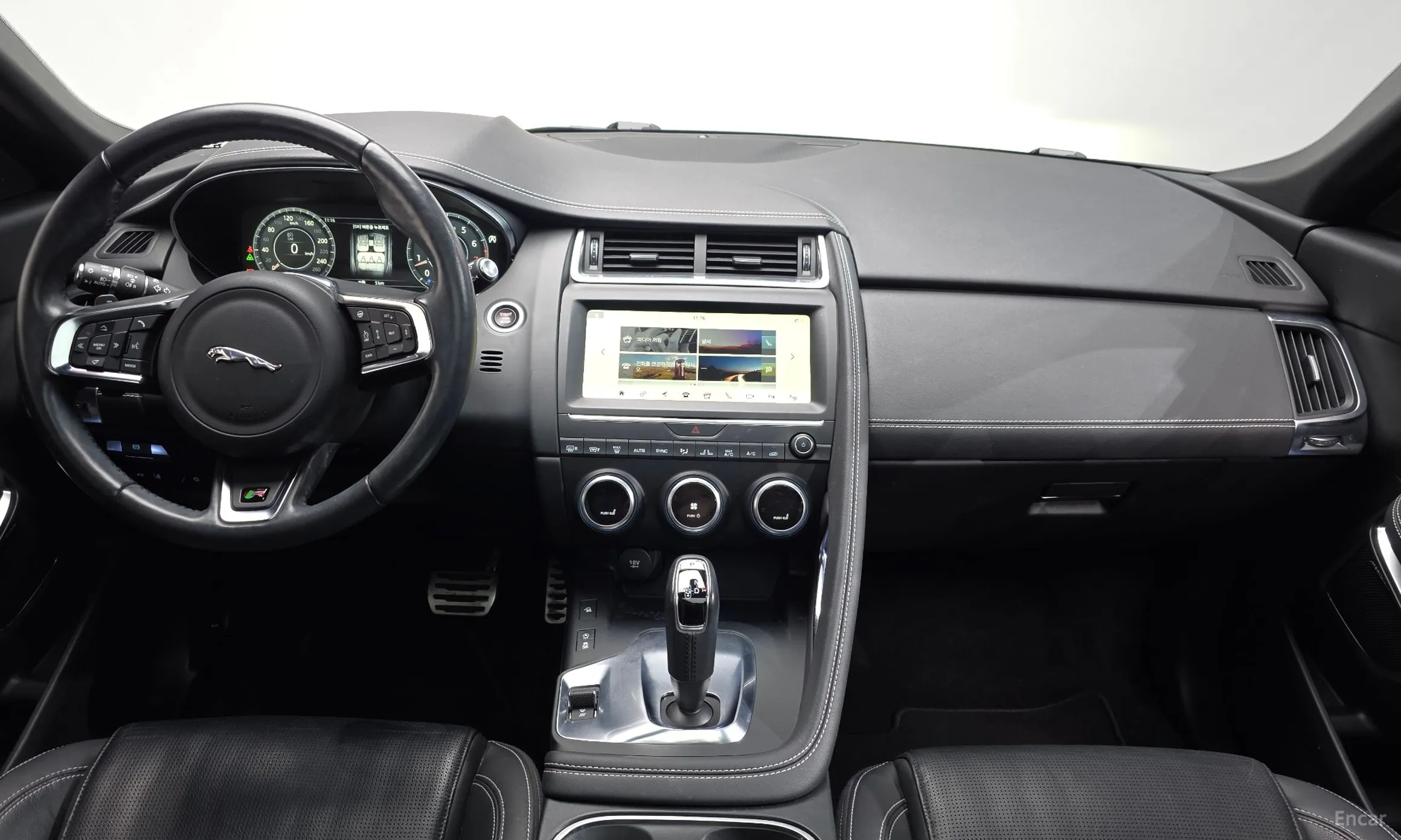 Jaguar E-PACE превью 7