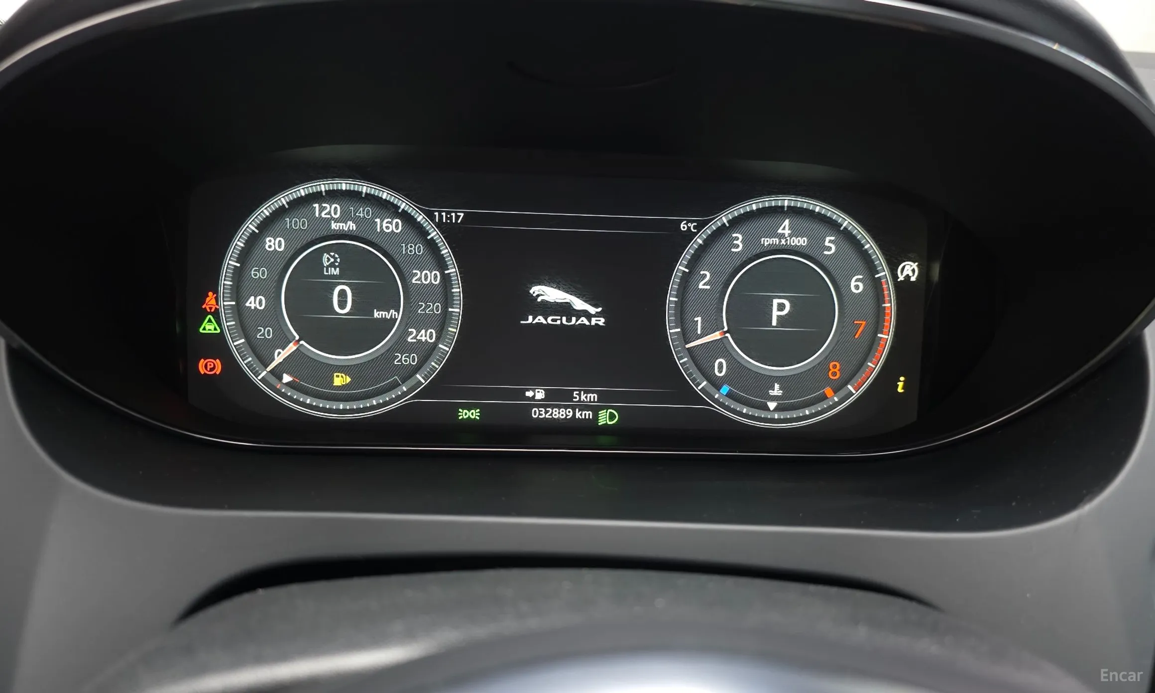 Jaguar E-PACE превью 8