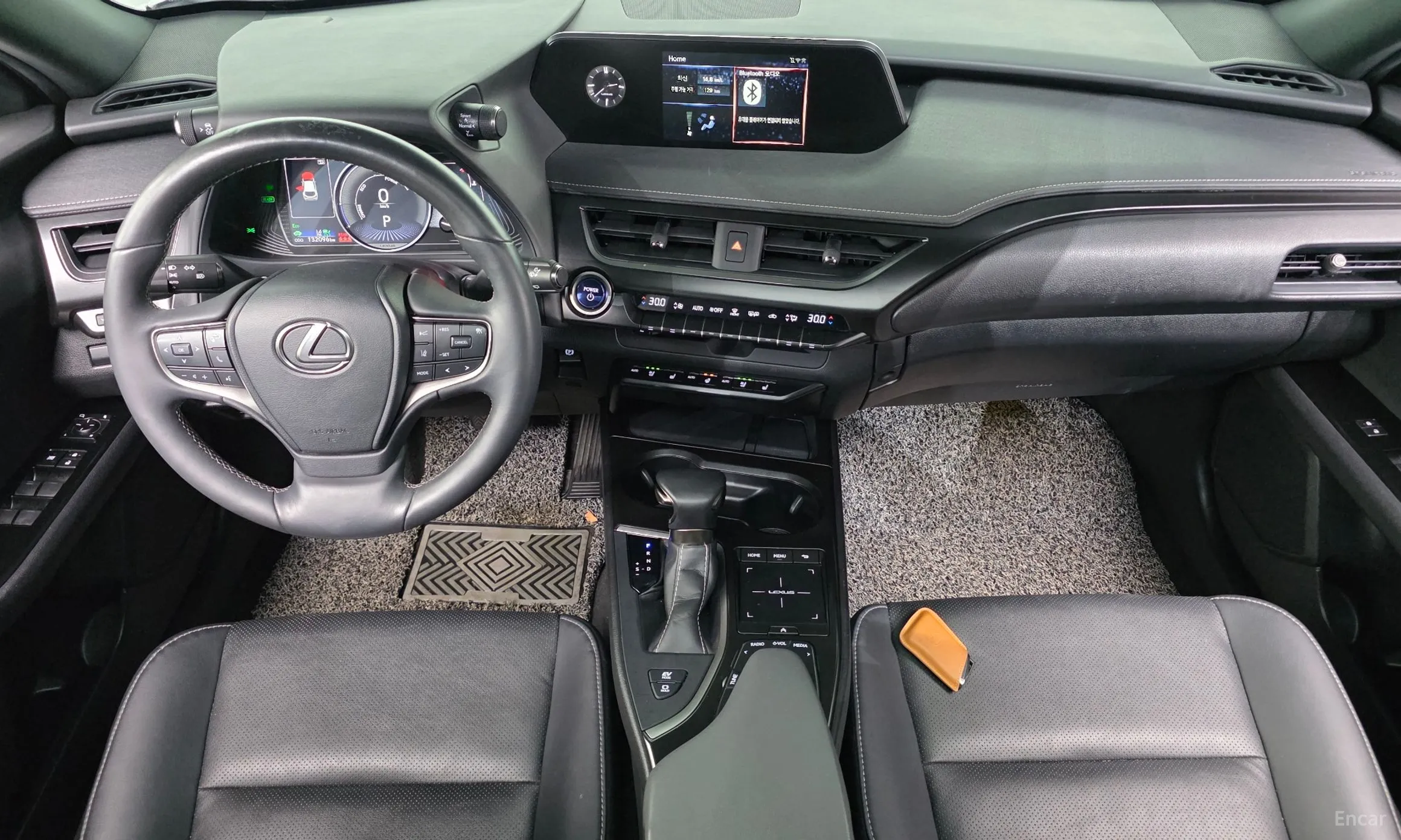 Lexus UX250h превью 7