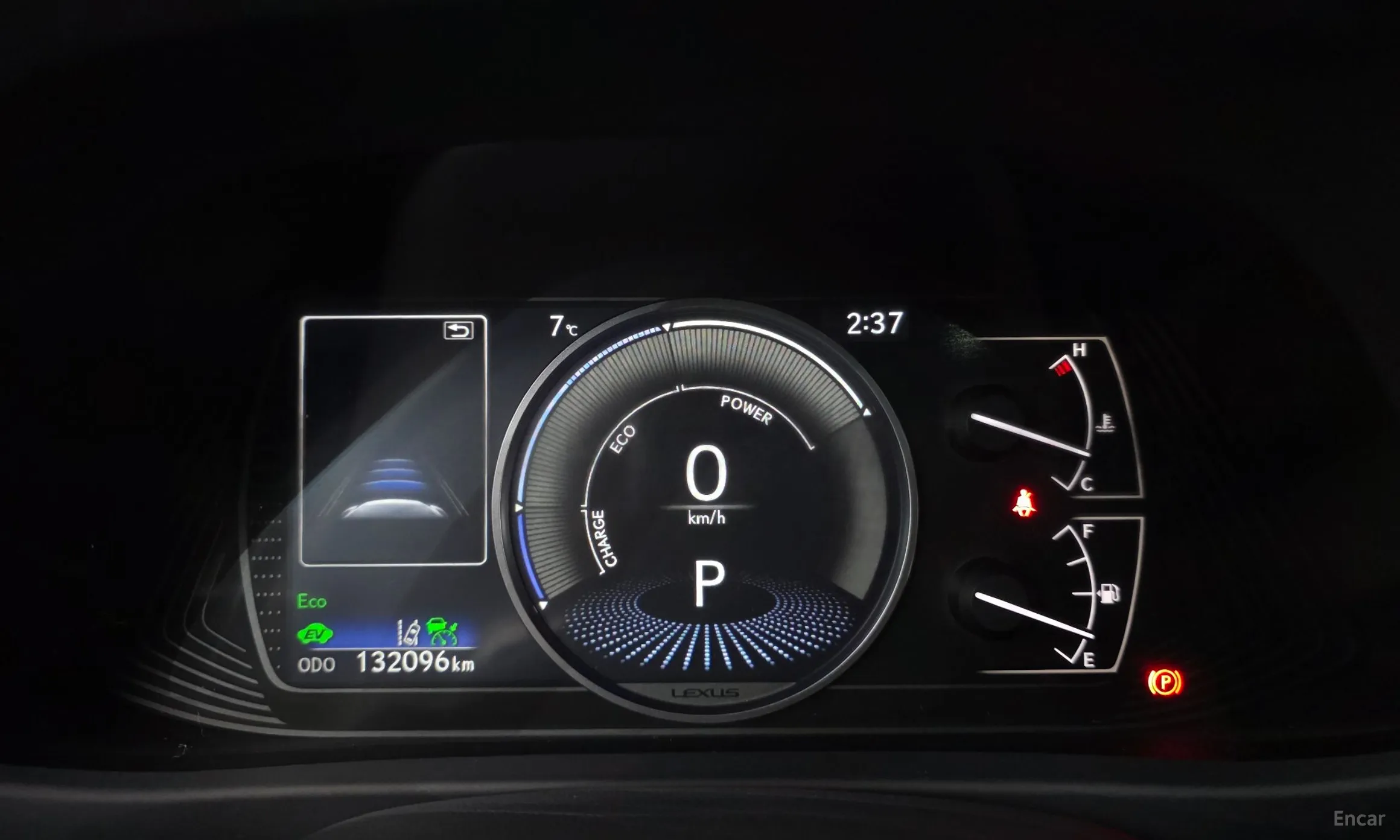 Lexus UX250h превью 8