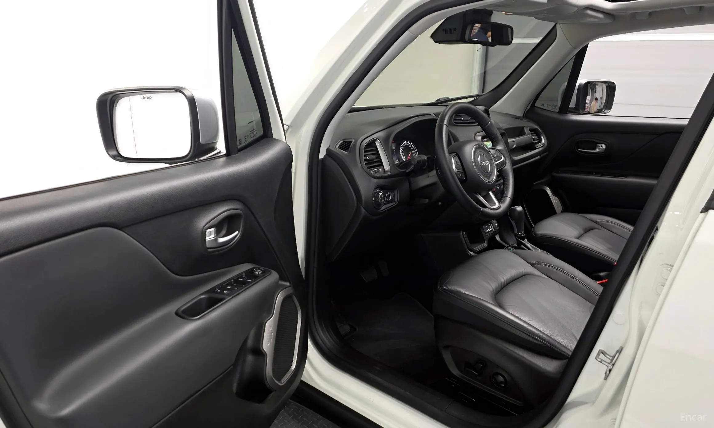 Jeep Renegade превью 10