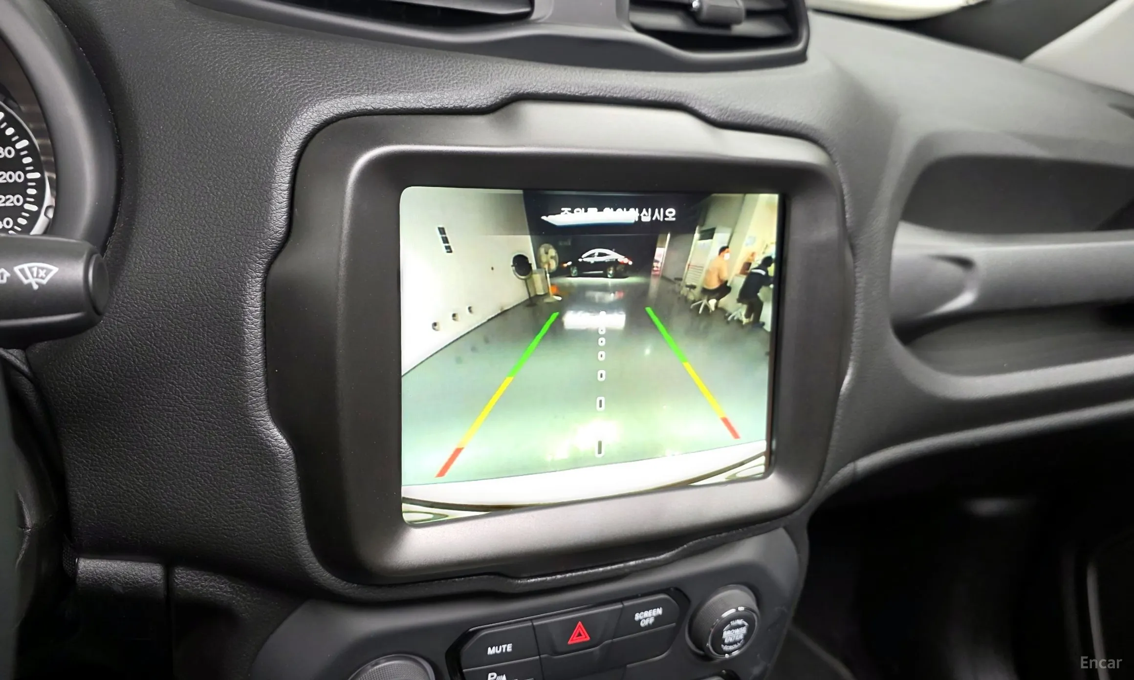 Jeep Renegade превью 15