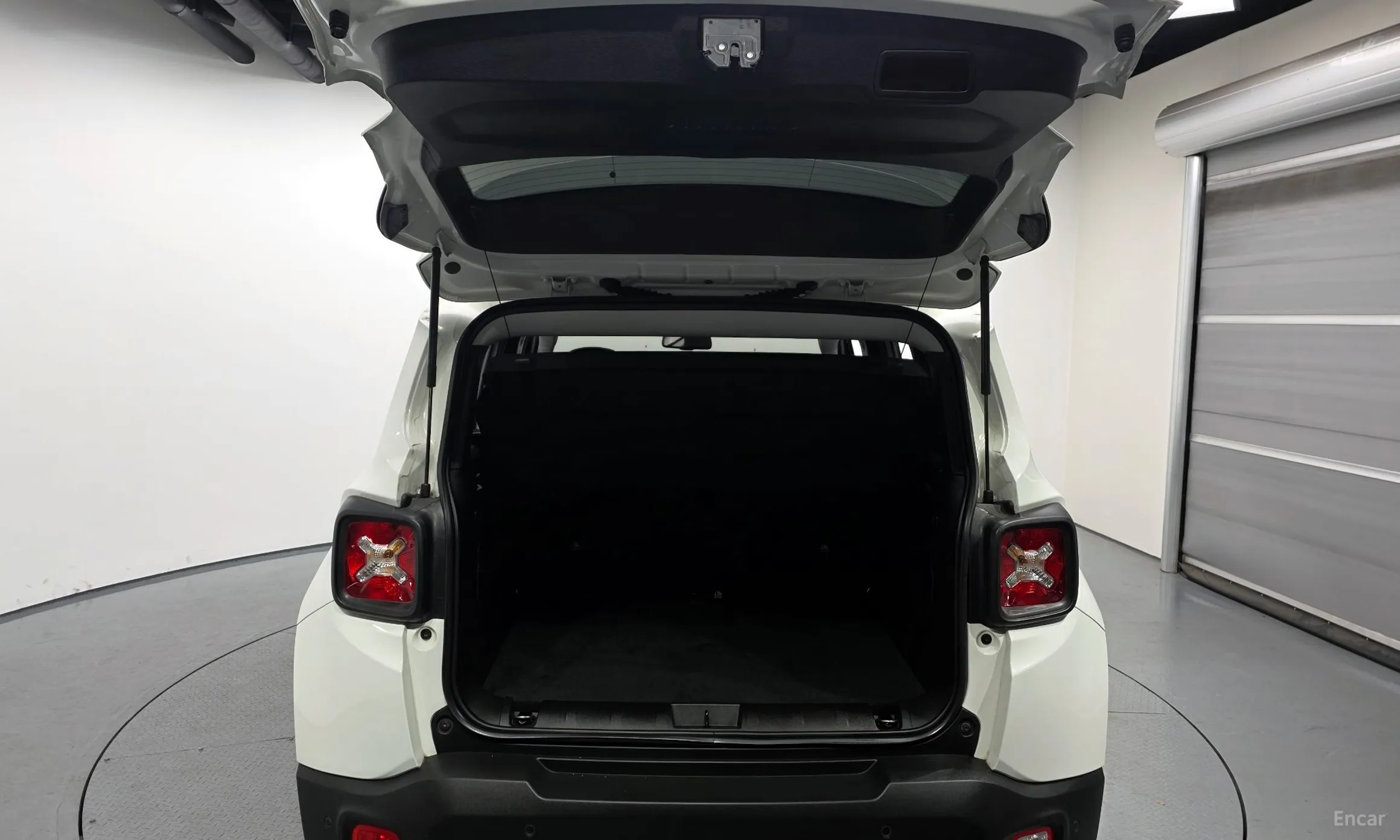 Jeep Renegade превью 20