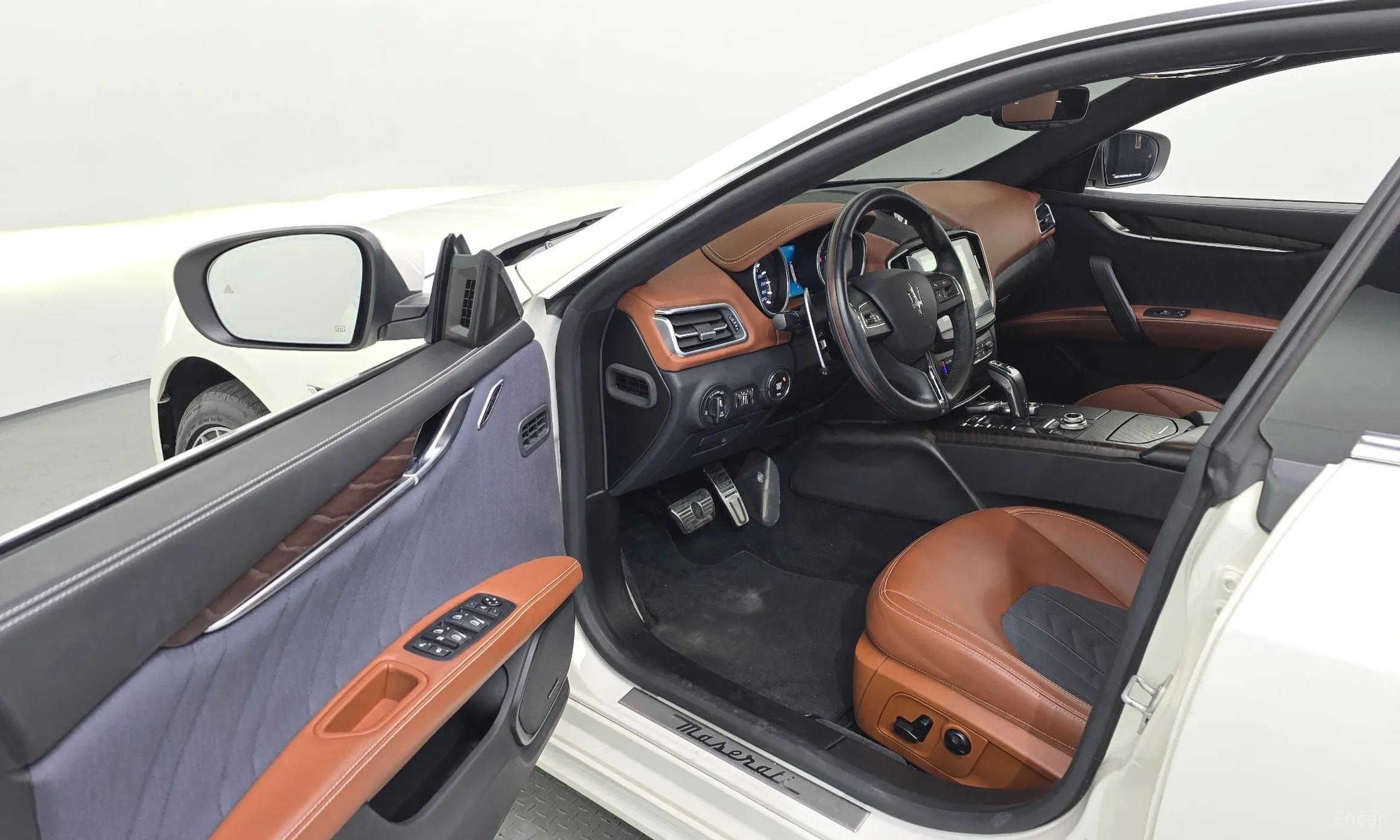 Maserati Ghibli превью 10