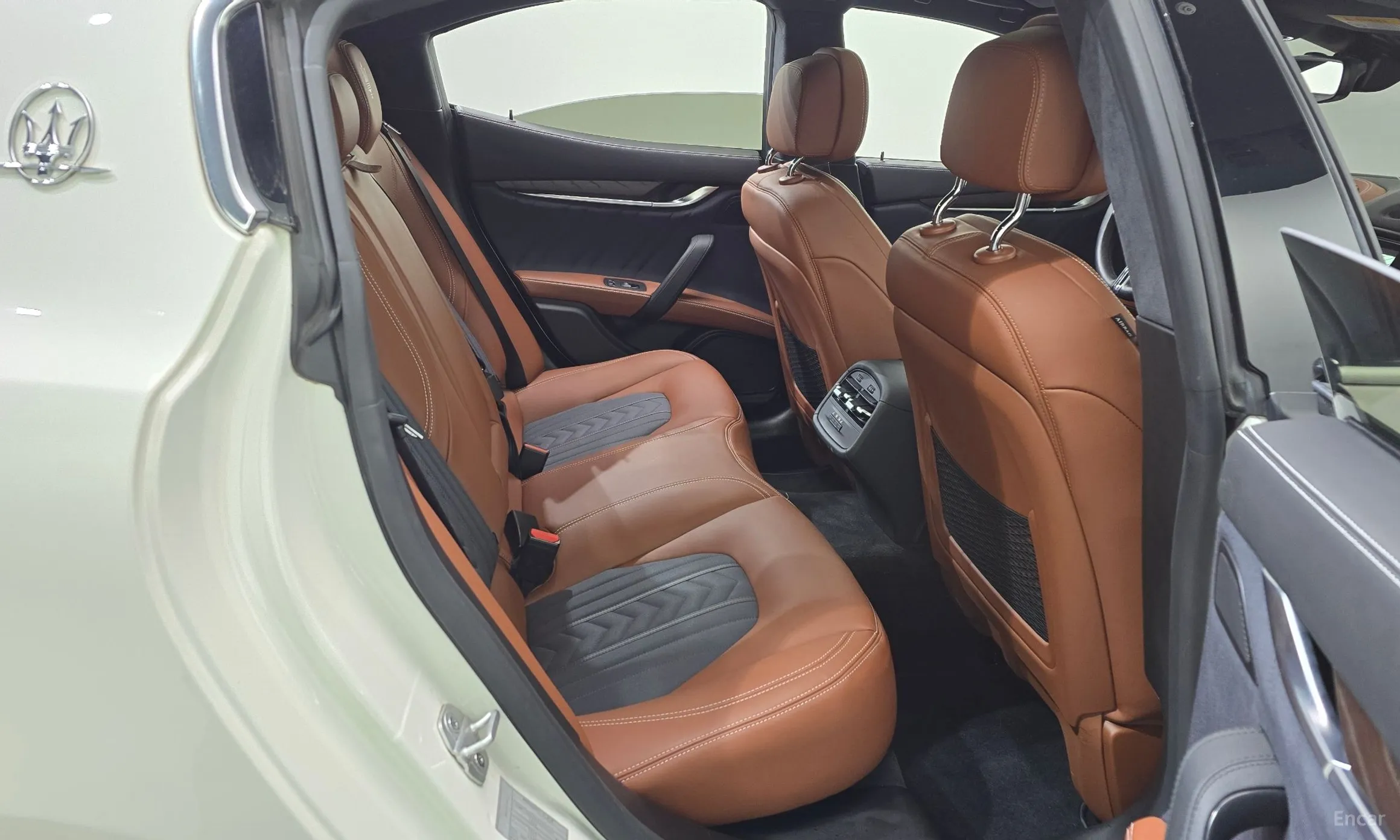 Maserati Ghibli превью 12