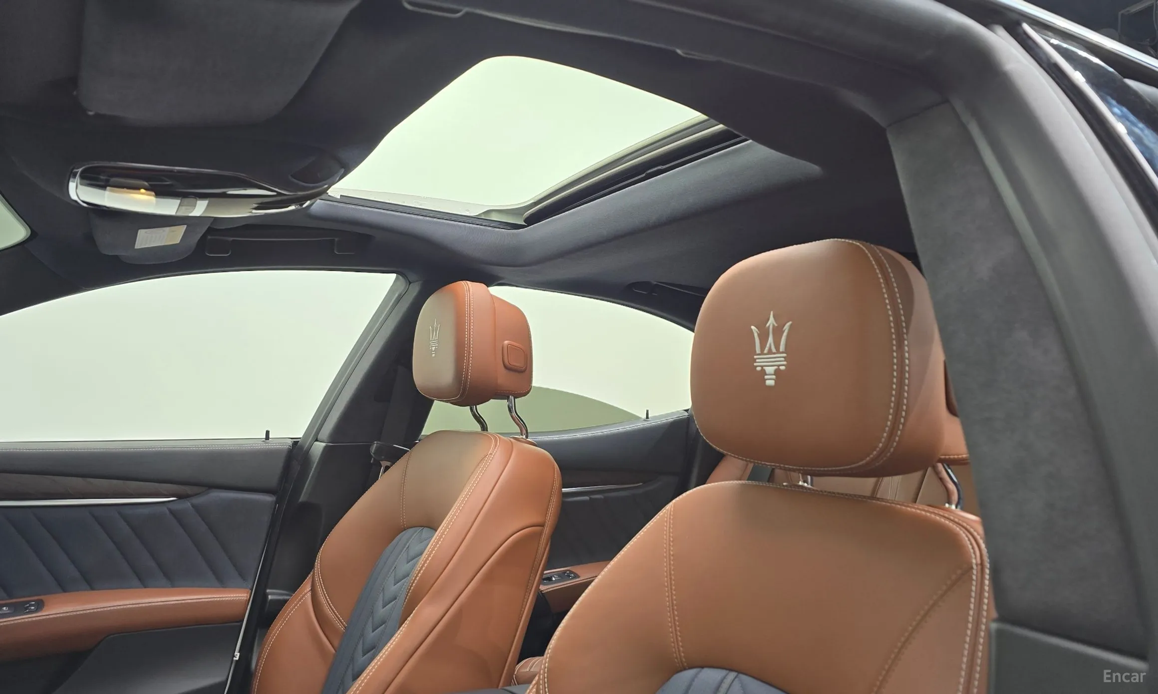 Maserati Ghibli превью 19